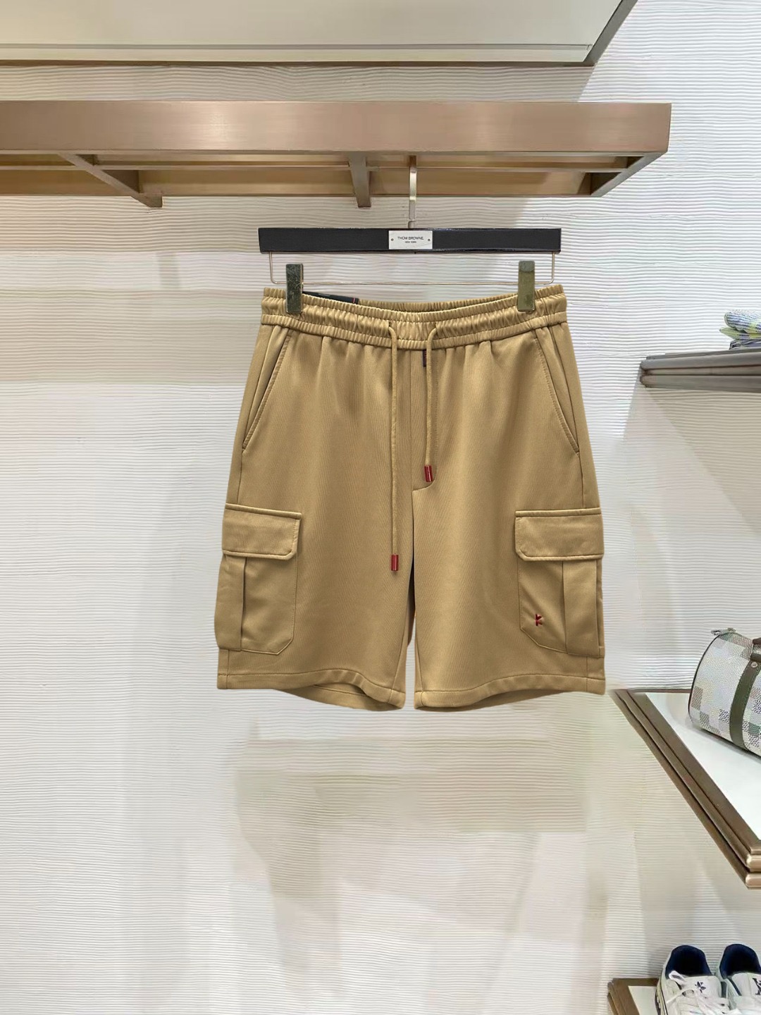 NO:828006,kiton kiton  Men's boutique casual shorts, the latest model with an unbeatable upper body shape! You can definitely wear it with your eyes closed. This style is very versatile and has an elastic waist. It can be worn for daily work and outdoor sports. It is the perfect combination of fashion, leisure and outdoor sports, so whether you wear it daily or outdoors, it is your best choice.  The best choice. Extreme comfort and quick perspiration are the most popular points. It improves wearing comfort and is suitable for aerobic exercise and cross-country running conditions. This piece is a running item with an extremely wide range of applications, allowing you to naturally maintain your love for sports in the summer and also wear it in leisure life.  Size M-4xl,30-40,,shorts,19860909kiton 奇顿 男士精品休闲短裤,最新款上身版型无敌正!绝对可以闭眼收的一款此款非常百搭,弹力腰围,日常上班户外运动都可以穿着,是时尚休闲与户外运动的完美结合,所以无论您平时穿或者户外穿都是您的最佳选择.极致舒适和快速排汗是备受青睐的重点,提升穿着舒适度,适合有氧运动和越野跑条件下穿着,此款是一件适用范围极其广泛的跑步,让你在夏天自然可以保持对运动热爱,也可以在休闲生活中穿着 尺码M-4xl,30-40,,shorts,,Men's clothing