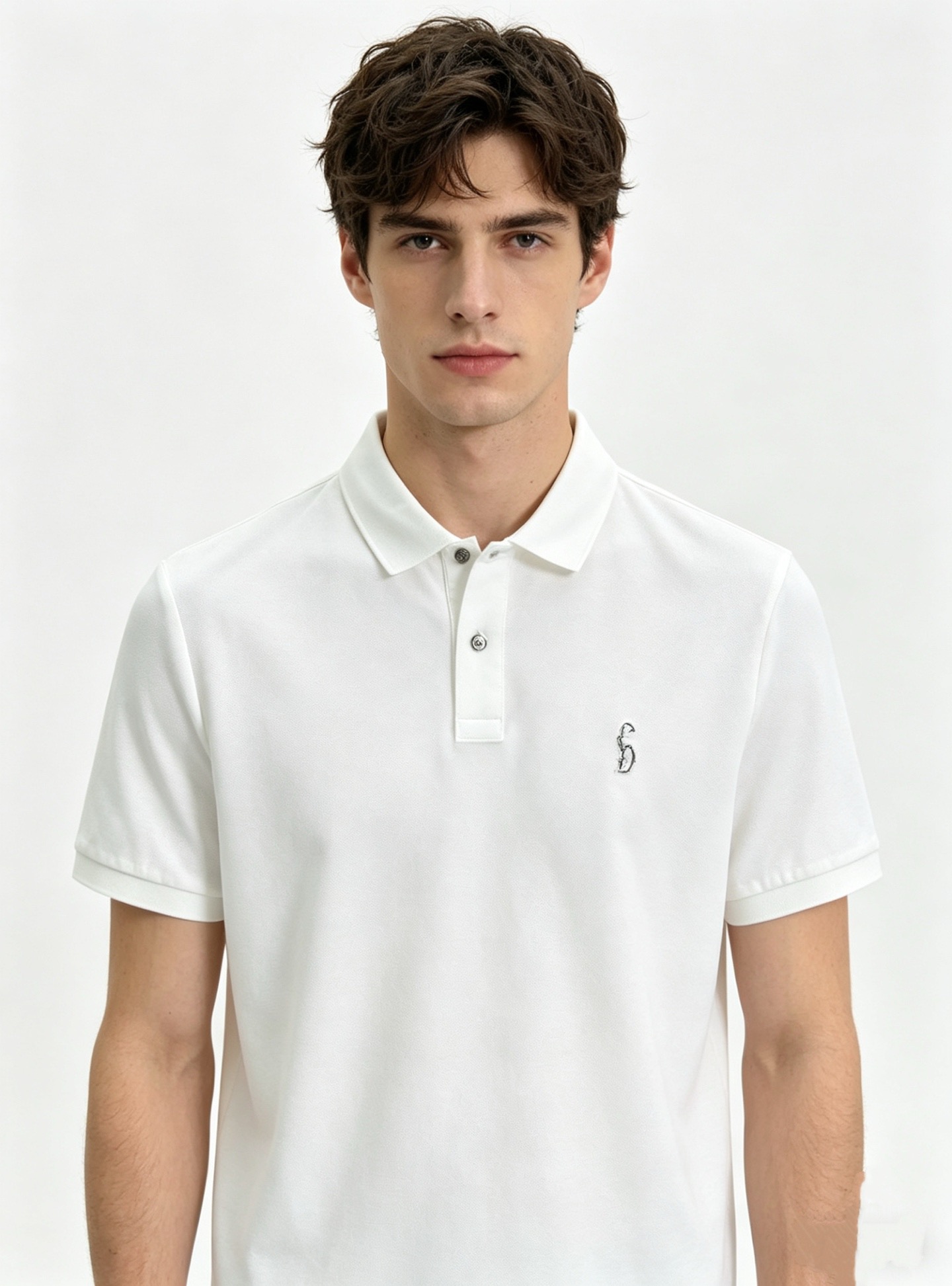 NO:828121,Dior Dior 26ss premium men's business casual piqué cotton lapel POLO shirt, sold through trading company channels, sourced from the original factory, a favorite among high-end connoisseurs, new in spring and summer of 2026, in perfect condition!  !  The high-grade materials imported from Egypt are selected from the finest long-staple cotton raw materials with excellent sunlight in the Nile River area. They are woven and dyed in a century-old Italian workshop. It is an extremely luxurious and special material. The fabric properties are all excellent. The mesh structure is fine and natural, the gloss is excellent, the comfort and breathability are perfect, the tactile experience is self-evident, and the ultimate luxury enjoyment!  The details are exquisite, the appearance is first-class, the fashionable two-button placket design, equipped with a unique jacquard collar, the color is versatile, and the upper body effect is first-class. It is quite fashionable and can easily highlight the temperament. It is very capable and has an excellent age-reducing effect. It is a POLO shirt that shows great taste. It is a perfect item for urban high-end business commuting and leisure!  Size 48-58, size 50, shoulder width 44, bust 104, length 68,, dior, dior,19860909Dior迪奥26ss高级男士商务休闲珠地棉翻领POLO衫,贸易公司渠道货,源自原厂代工出品,高端品鉴心水之物,26年春夏新品,品相完美如斯！！ 客供埃及进口高级物料,甄选尼罗河区域光照极好的上等长绒棉花原料,经过意大利百年工坊定织定染而成,极为奢华特殊的材质,面料属性皆为上乘,网眼结构细腻自然,光泽感极好,舒适性与透气性完美兼备,触感体验不言而喻,奢华极致享受！ 细节精湛考究,品相一流,时尚两扣开合门襟设计,搭载别致提花领,配色万能百搭,上身效果一流,颇具时髦亦显极易凸显出气质感,干练十足,减龄效果亦非常出色,属于非常彰显品位的一款POLO衫,都市高端商务通勤与休闲完美兼备的单品！ 尺码48-58 50码 肩宽44 胸围104 衣长68,,dior,dior,,Men's clothing