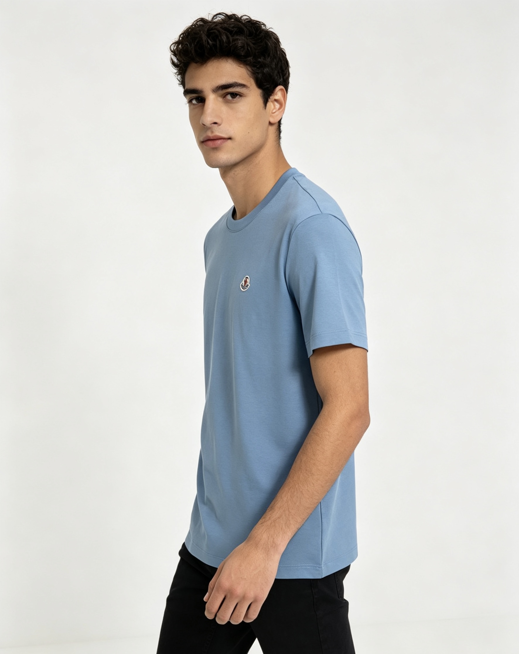NO:833254,Moncler's 26ss spring and summer new short-sleeved T-shirt with a minimalist body shape!  Top-grade knitted cotton blended texture. The overall touch is extremely comfortable, full of stretch and skin-friendly effect. Classic short-sleeved. Ordered through trading company channels and sold simultaneously on the official website. Simple and elegant, fashionable and versatile, and the appearance is impeccable!! The quality of the fabric is also of the same high standard as always. It is soft, stylish, breathable and comfortable. The upper body has a good drape and is not easy to deform! It is also not easy to fade!  It makes the overall upper body effect more low-key, luxurious, noble and elegant! It shows a different flavor! Business casual, fashionable and versatile, it is simply a must-have item for every successful man! Size M-4XL, Moncler, T-shirt, tees, t-shirt,19860909Moncler蒙口26ss春夏新品短袖T恤衫 极简的衣身造型！ 顶级针织棉质混纺质地 整体的触感极为舒适,弹力十足亲肤效果高级,经典短袖 贸易公司渠道订单,官网同步发售,简约大气,时尚百搭,品相更是无法挑剔!!面料这块品质也是一如既往的高规格 柔软有型、透气舒适.上身垂感好,不易变形!更不易褪色! 使得整体的上身效果更加的低调奢华,高贵典雅!彰显出别样的风味!商务休闲,时尚百搭,简直是每位成功男士的必备单品! 码数M-4XL,,Moncler,T-shirt,tees，t-shirt,,Men's clothing
