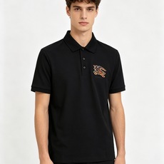 专柜还原顶级复刻版 巴宝莉(Burberry)Polo衫便是绝佳诠释。深沉而优雅的藏蓝色调,仿佛是将夜空 专柜还原顶级复刻版 巴宝莉(Burberry)Polo衫便是绝佳诠释。深沉而优雅的藏蓝色调,仿佛是将夜空