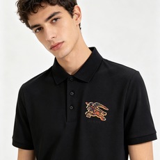 专柜还原顶级复刻版 巴宝莉(Burberry)Polo衫便是绝佳诠释。深沉而优雅的藏蓝色调,仿佛是将夜空 专柜还原顶级复刻版 巴宝莉(Burberry)Polo衫便是绝佳诠释。深沉而优雅的藏蓝色调,仿佛是将夜空