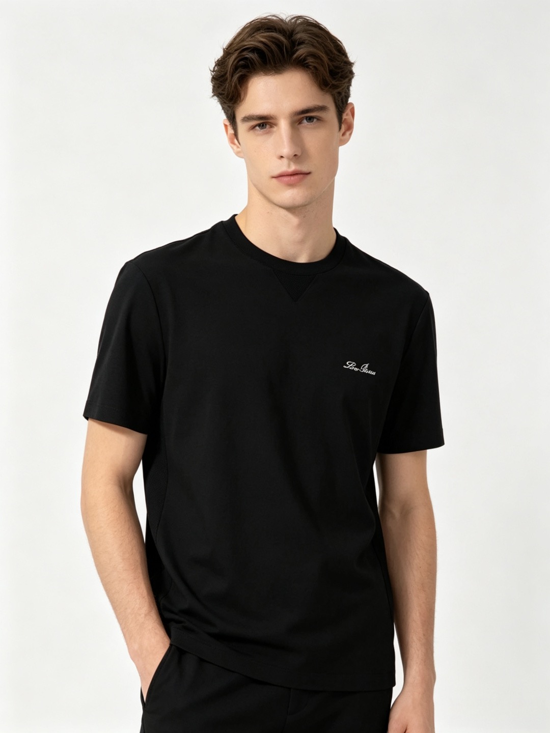 NO:833317,LP Nuoyoupanya 26ss new spring and summer short-sleeved T-shirt, minimalist body shape!  Top-grade knitted cotton blended texture. The overall touch is extremely comfortable, full of stretch and skin-friendly effect. Classic short-sleeved. Ordered through trading company channels and sold simultaneously on the official website. Simple and elegant, fashionable and versatile, and the appearance is impeccable!! The quality of the fabric is also of the same high standard as always. It is soft, stylish, breathable and comfortable. The upper body has a good drape and is not easy to deform! It is also not easy to fade!  It makes the overall upper body effect more low-key, luxurious, noble and elegant! It shows a different flavor! Business casual, fashionable and versatile, it is simply a must-have item for every successful man! Size M-4XL, loro piana, T-shirt, tees, t-shirt,19860909LP诺悠翩雅26ss春夏新品短袖T恤衫 极简的衣身造型！ 顶级针织棉质混纺质地 整体的触感极为舒适,弹力十足亲肤效果高级,经典短袖 贸易公司渠道订单,官网同步发售,简约大气,时尚百搭,品相更是无法挑剔!!面料这块品质也是一如既往的高规格 柔软有型、透气舒适.上身垂感好,不易变形!更不易褪色! 使得整体的上身效果更加的低调奢华,高贵典雅!彰显出别样的风味!商务休闲,时尚百搭,简直是每位成功男士的必备单品! 码数M-4XL,,loro piana,T-shirt,tees，t-shirt,,Men's clothing