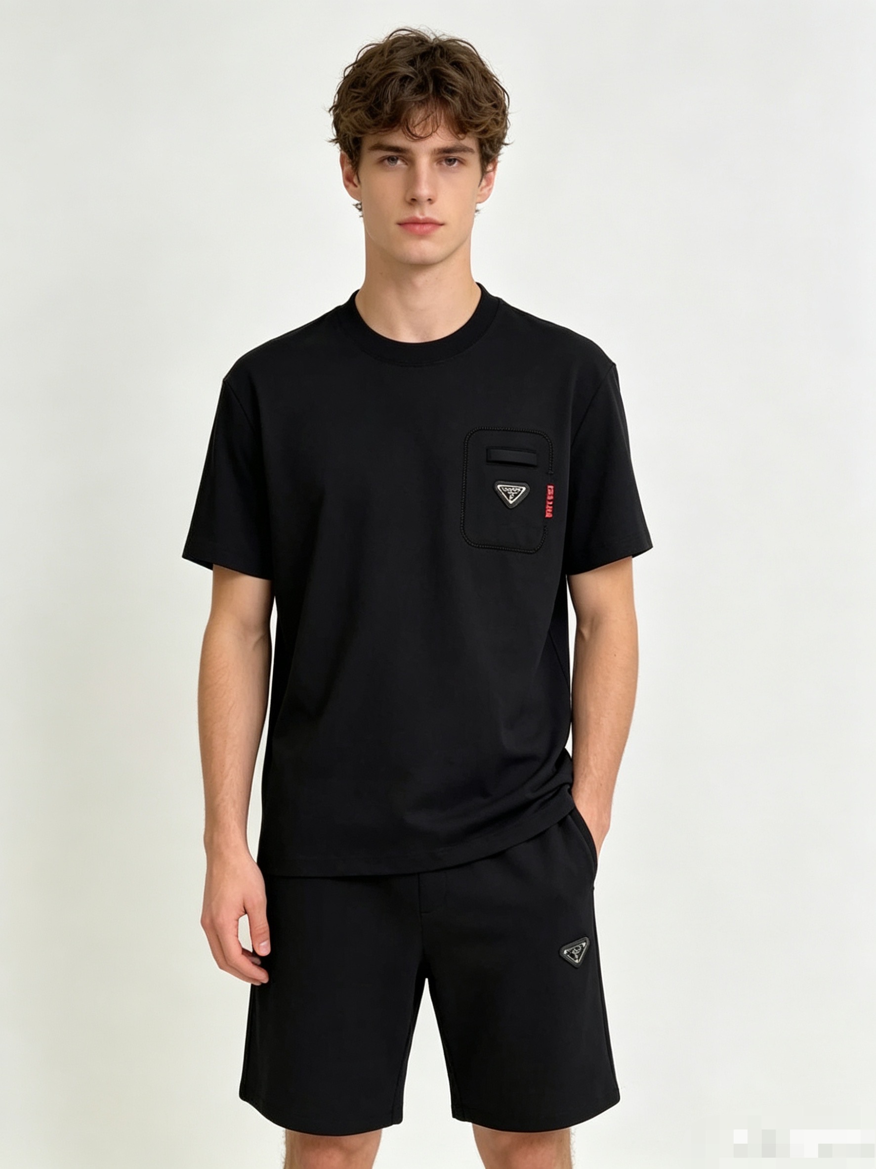 NO:836375,Complete set of Prada Prada 26 summer new high-version casual sports suit. Metal logo splicing and embroidery on the chest. Customized hardware accessories. Same as the original version. Details are in place. Same style for men and women. Color: black. White. Size: M-XXXL (can wear up to 220 pounds. Please state your height and weight when placing an order),, prada, prada,19860909整套售Prada普拉达 26夏季新款高版本休闲运动套装 胸口金属logo拼接刺绣工艺 定制五金辅料 原版一致 细节到位 男女同款 颜色黑色 白色 码数M-XXXL（最大可穿220斤 下单报身高体重）,,prada,prada,,Men's clothing