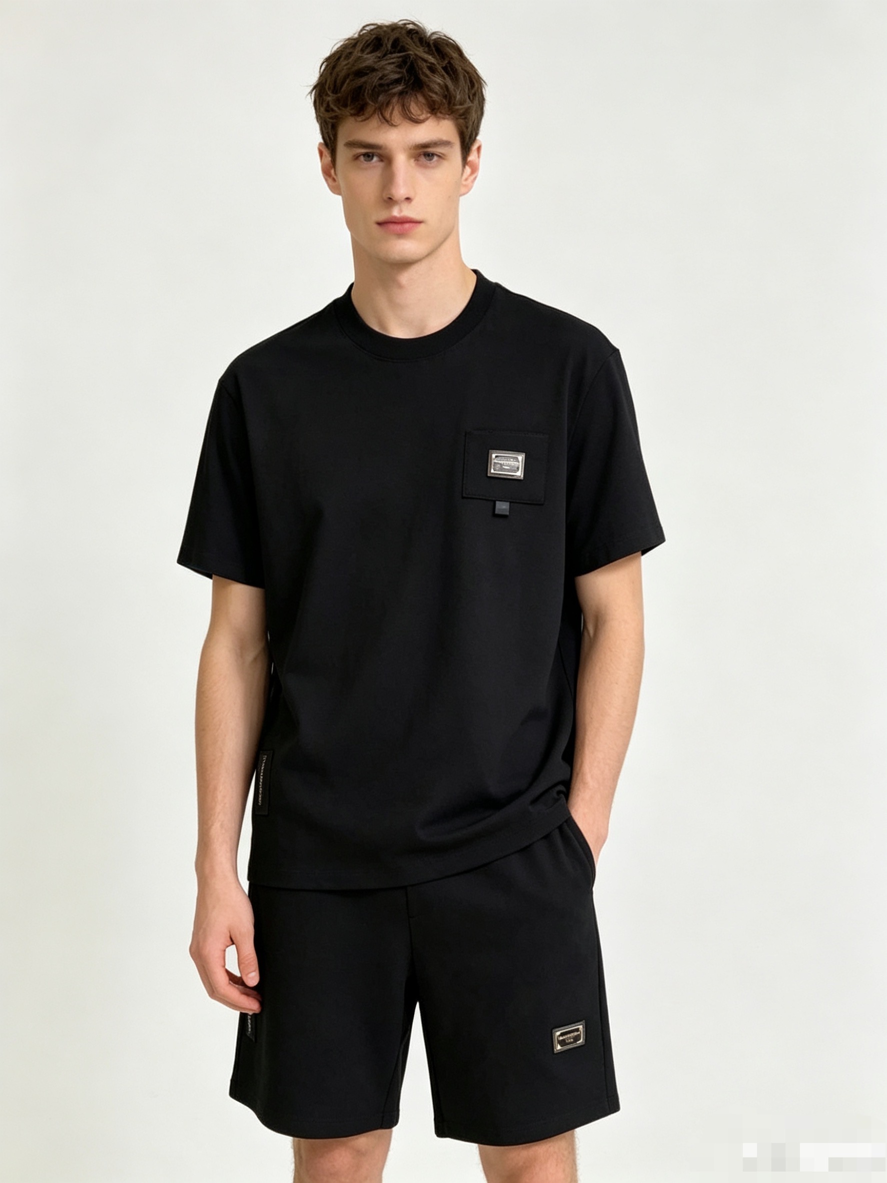 NO:836372,Complete set of Dolce&Gabbana 26 summer new high-version casual sports suit. Metal logo splicing and embroidery on the chest. Customized hardware accessories. Same as the original version. Details are in place. Same style for men and women. Color: black. White. Size: M-XXXL (can wear up to 220 pounds. Please state your height and weight when placing an order),,Dolce&Gabbana,Dolce&Gabbana,19860909整套售Dolce&Gabbana杜嘉班纳 26夏季新款高版本休闲运动套装 胸口金属logo拼接刺绣工艺 定制五金辅料 原版一致 细节到位 男女同款 颜色黑色 白色 码数M-XXXL（最大可穿220斤 下单报身高体重）,,Dolce&Gabbana,Dolce&Gabbana,,Men's clothing