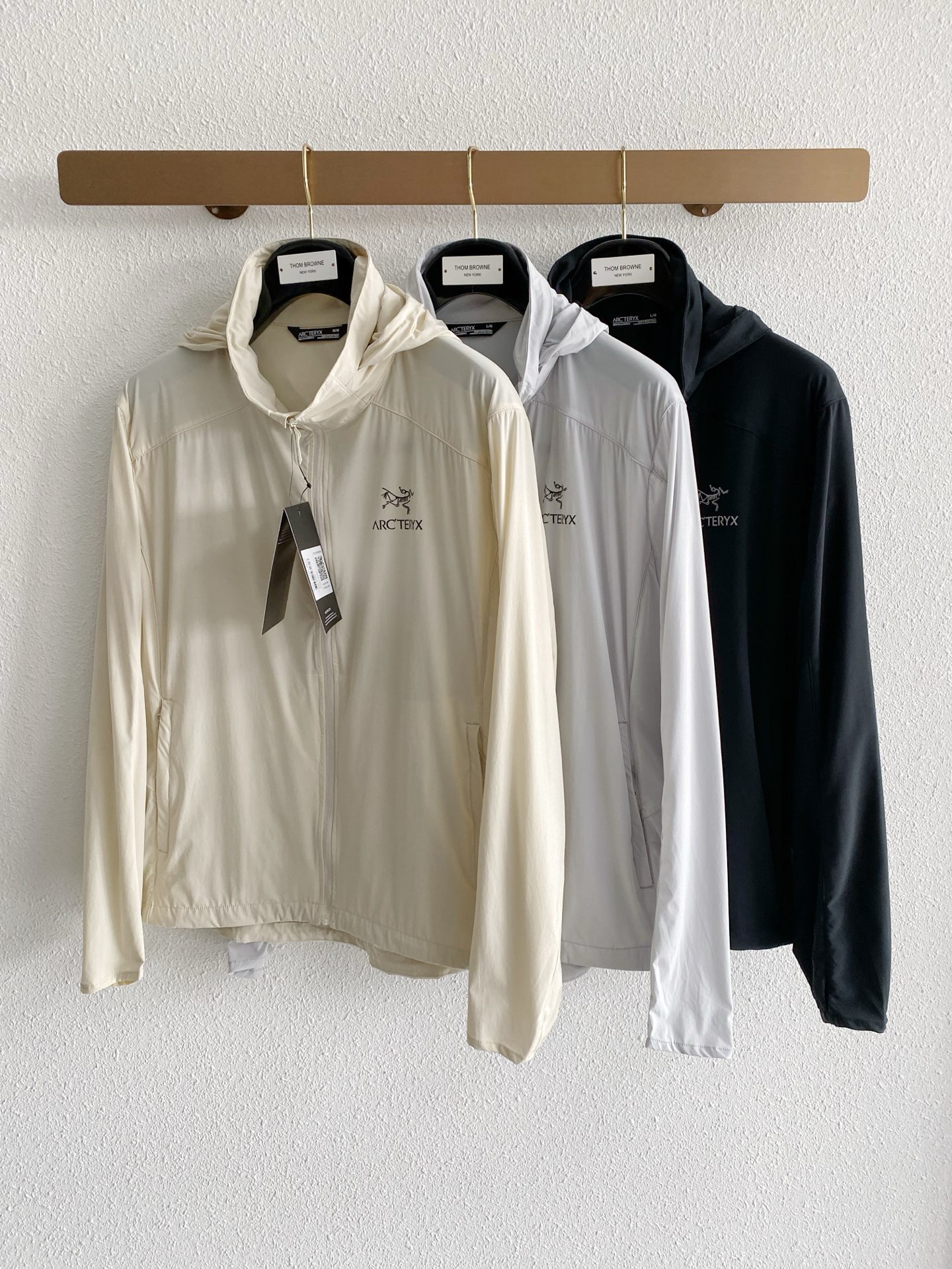 NO:848909,Arc’teryx Sun Protection Skin Clothing is the same for men and women, lightweight and high quality!  Top-quality nylon quick-drying fabric, UV protection index, soft, skin-friendly, elastic and comfortable to wear, a must-have product for outdoor sports and mountaineering travel, as high-end quality as ever Color: black, rice apricot, light gray Size m-xxl, arc'teryx,19860909Arc‘teryx始祖鸟防晒皮肤衣男女同款 轻薄款,高品质！ 顶级尼龙速干面料 防紫外线指数 穿着柔软亲肤弹力舒适 户外运动登山旅行必备良品如既往高端品质 颜色: 黑色、米杏、浅灰 尺码m-xxl,arc'teryx,,Men's clothing