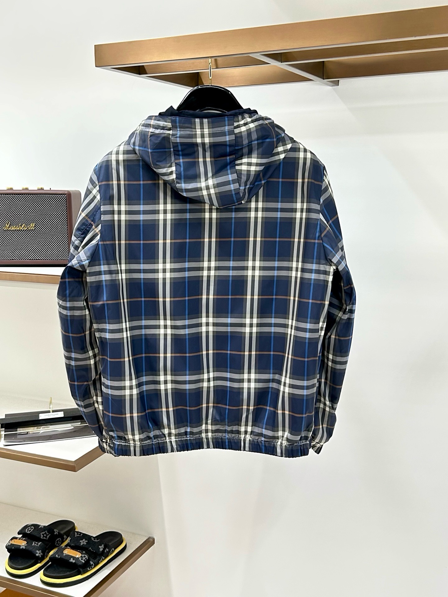 BBR巴宝莉 26FW 经典格纹双面拉链外套 BURBERRY巴宝莉双面格纹连帽外套 采用定制定染的格子面料制作,高级感 BBR巴宝莉 26FW 经典格纹双面拉链外套 BURBERRY巴宝莉双面格纹连帽外套 采用定制定染的格子面料制作,高级感