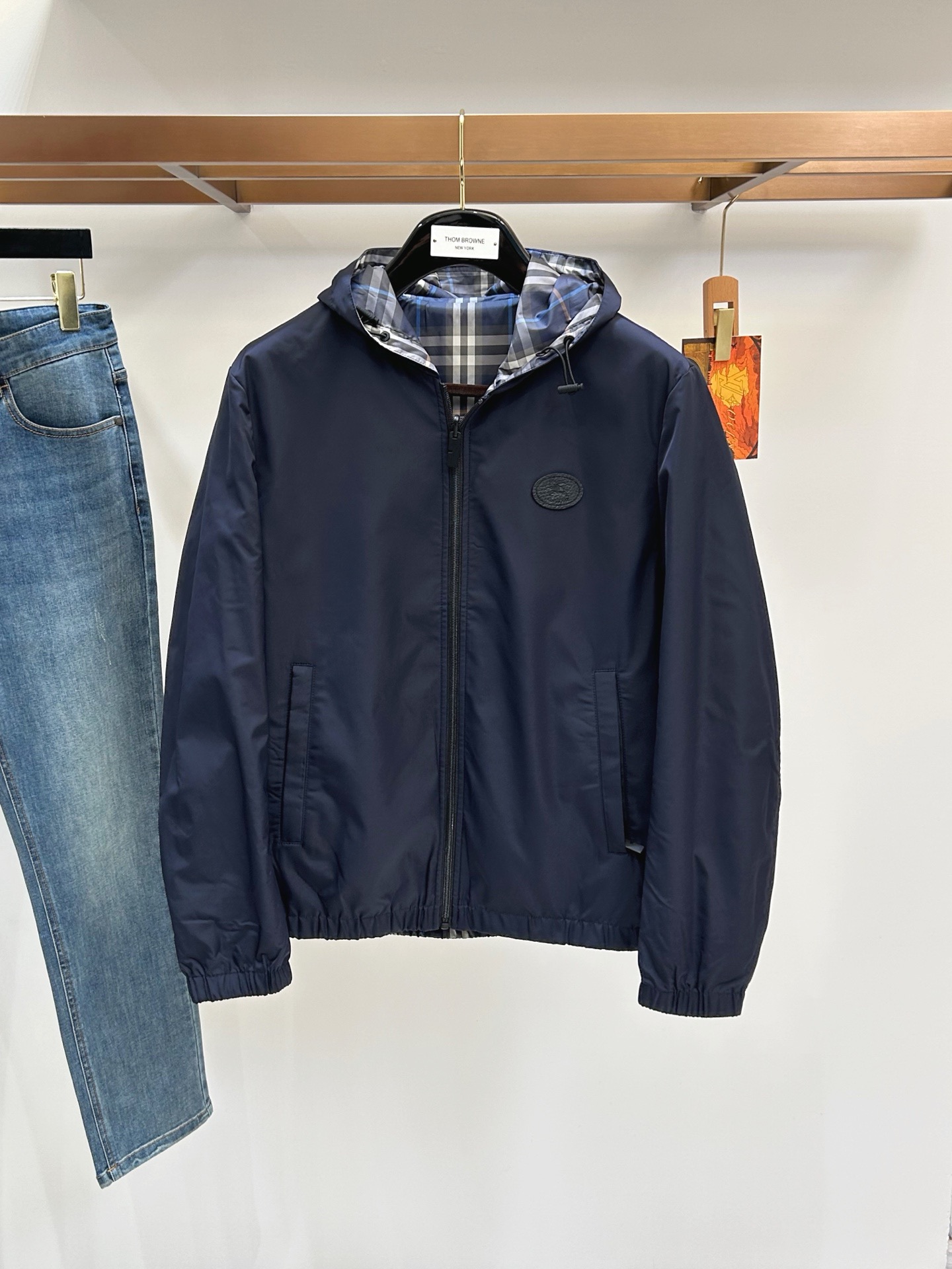 BBR巴宝莉 26FW 经典格纹双面拉链外套 BURBERRY巴宝莉双面格纹连帽外套 采用定制定染的格子面料制作,高级感 BBR巴宝莉 26FW 经典格纹双面拉链外套 BURBERRY巴宝莉双面格纹连帽外套 采用定制定染的格子面料制作,高级感