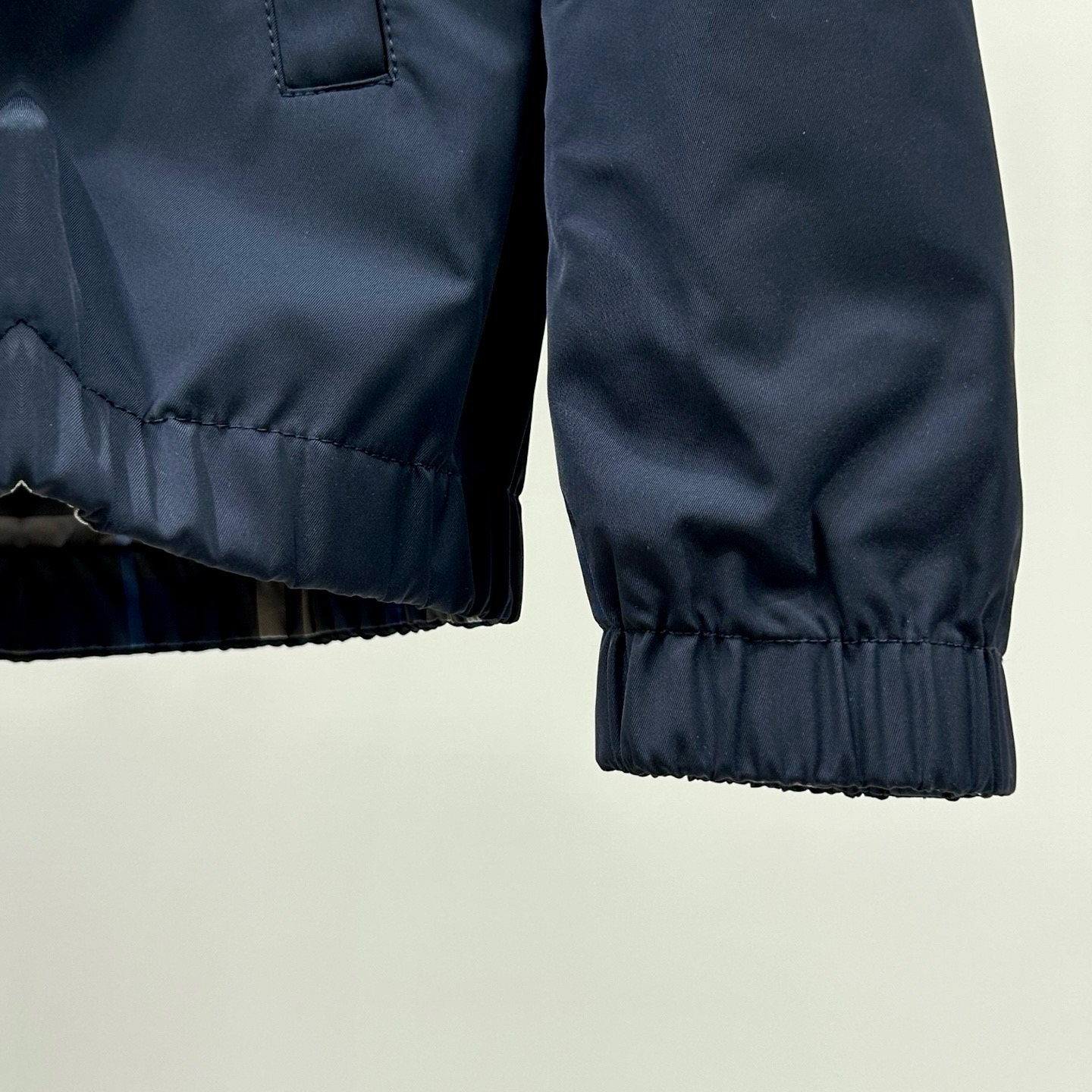 BBR巴宝莉 26FW 经典格纹双面拉链外套 BURBERRY巴宝莉双面格纹连帽外套 采用定制定染的格子面料制作,高级感 BBR巴宝莉 26FW 经典格纹双面拉链外套 BURBERRY巴宝莉双面格纹连帽外套 采用定制定染的格子面料制作,高级感