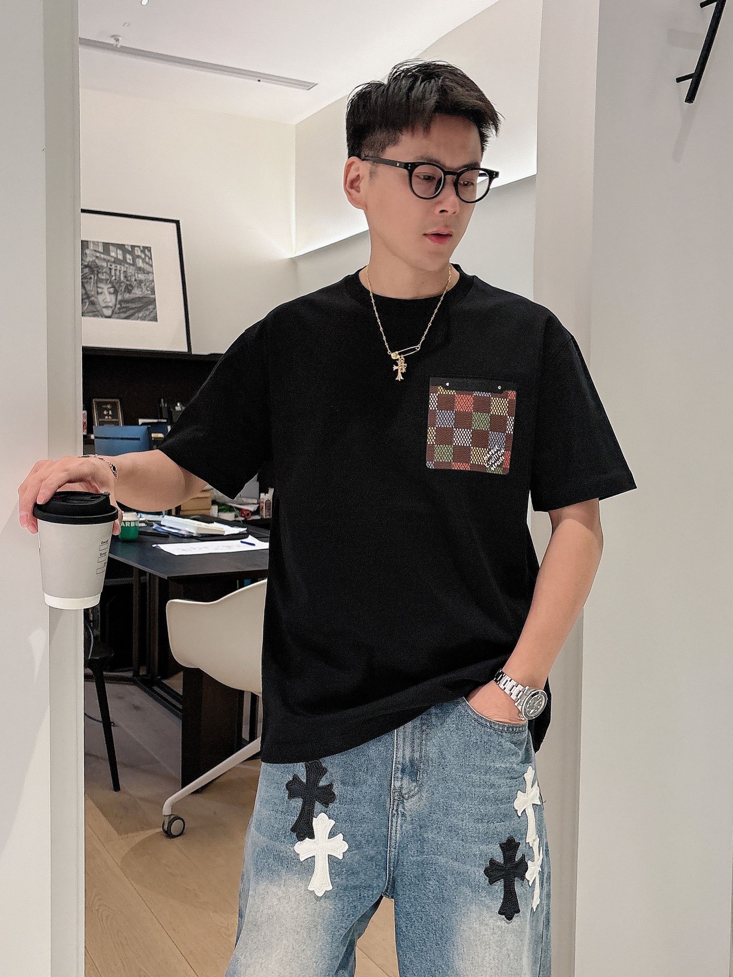 NO:120186,Donkey 25ss Spring and Summer New Short-sleeved T-shirt Comes to identify golo!  Simple and fashionable. Loose and casual round neck, comfortable and easy to wear. It uses 260 grams of pure cotton fabric, excellent quality. This spring and summer must be arranged!  Black and white color code number XS-L, louis vuitton,louis vuitton,t-shirt,alexander wang19860909驴家25ss春夏新款短袖 T 恤来咯标识golo！简约又时尚.宽松休闲的圆领,舒适好穿.采用 260 克重纯棉面料,品质超赞.这个春夏,必须安排上！ 颜色黑、米白 码数XS-L,,louis vuitton,louis vuitton,T-shirt,alexander wang,Men's clothing