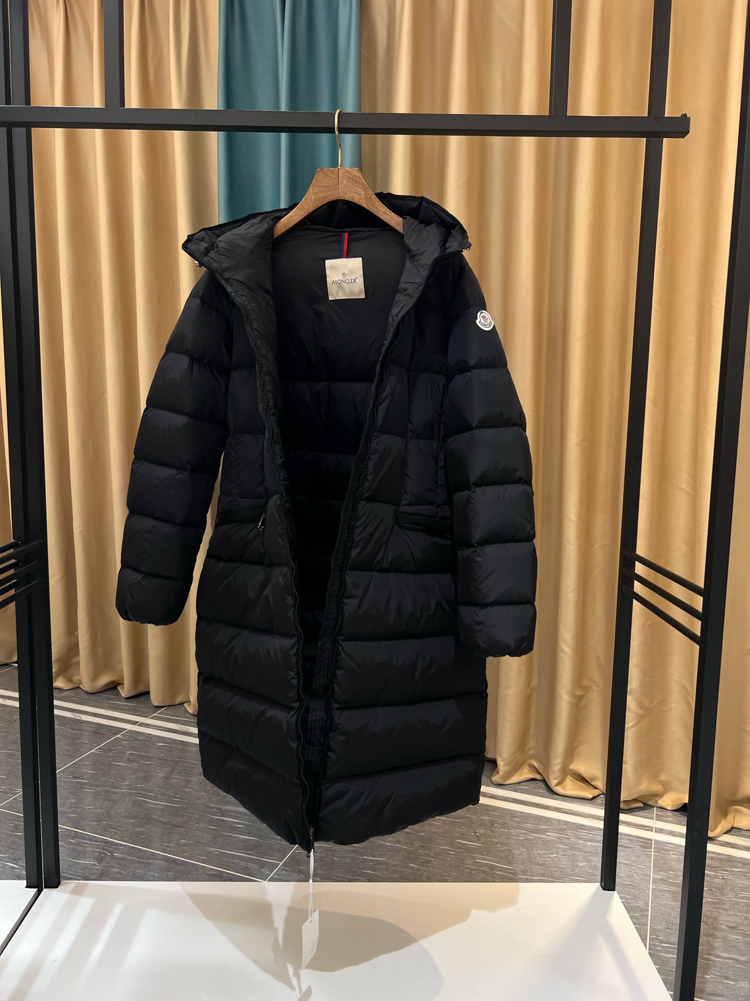 “MONCLER.蒙口”23最新款女士长款连帽羽绒服官网同步更新️️秋冬新品Avocette长款女士羽绒