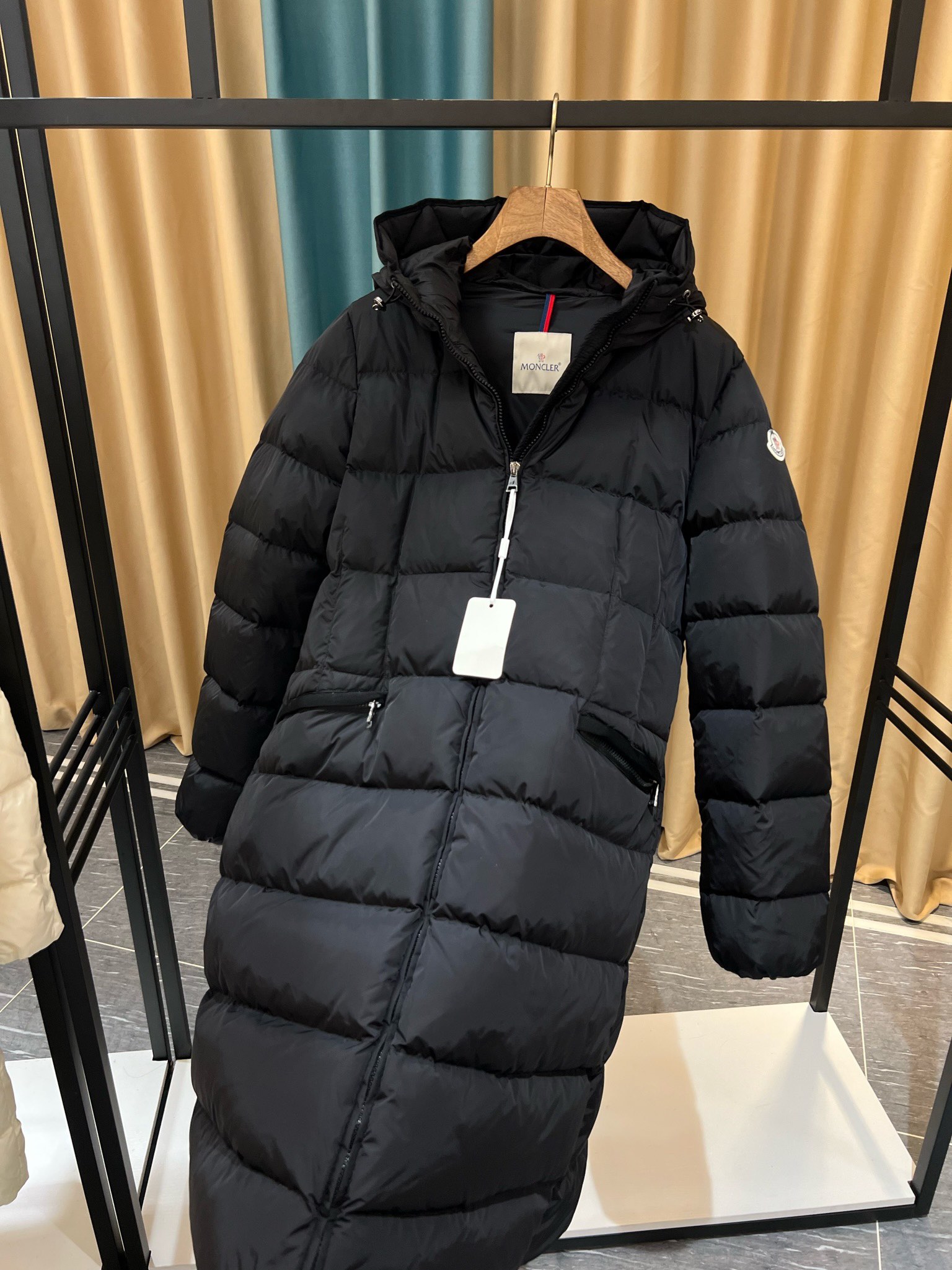 “MONCLER.蒙口”23最新款女士长款连帽羽绒服官网同步更新️️秋冬新品Avocette长款女士羽绒