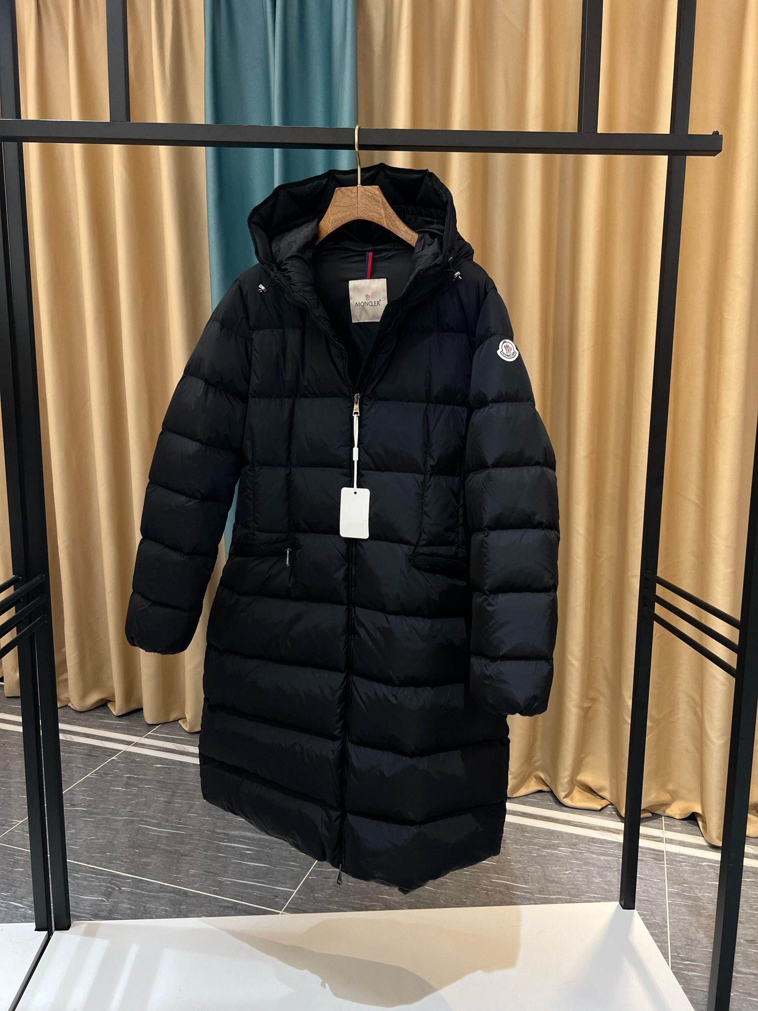 “MONCLER.蒙口”23最新款女士长款连帽羽绒服官网同步更新️️秋冬新品Avocette长款女士羽绒