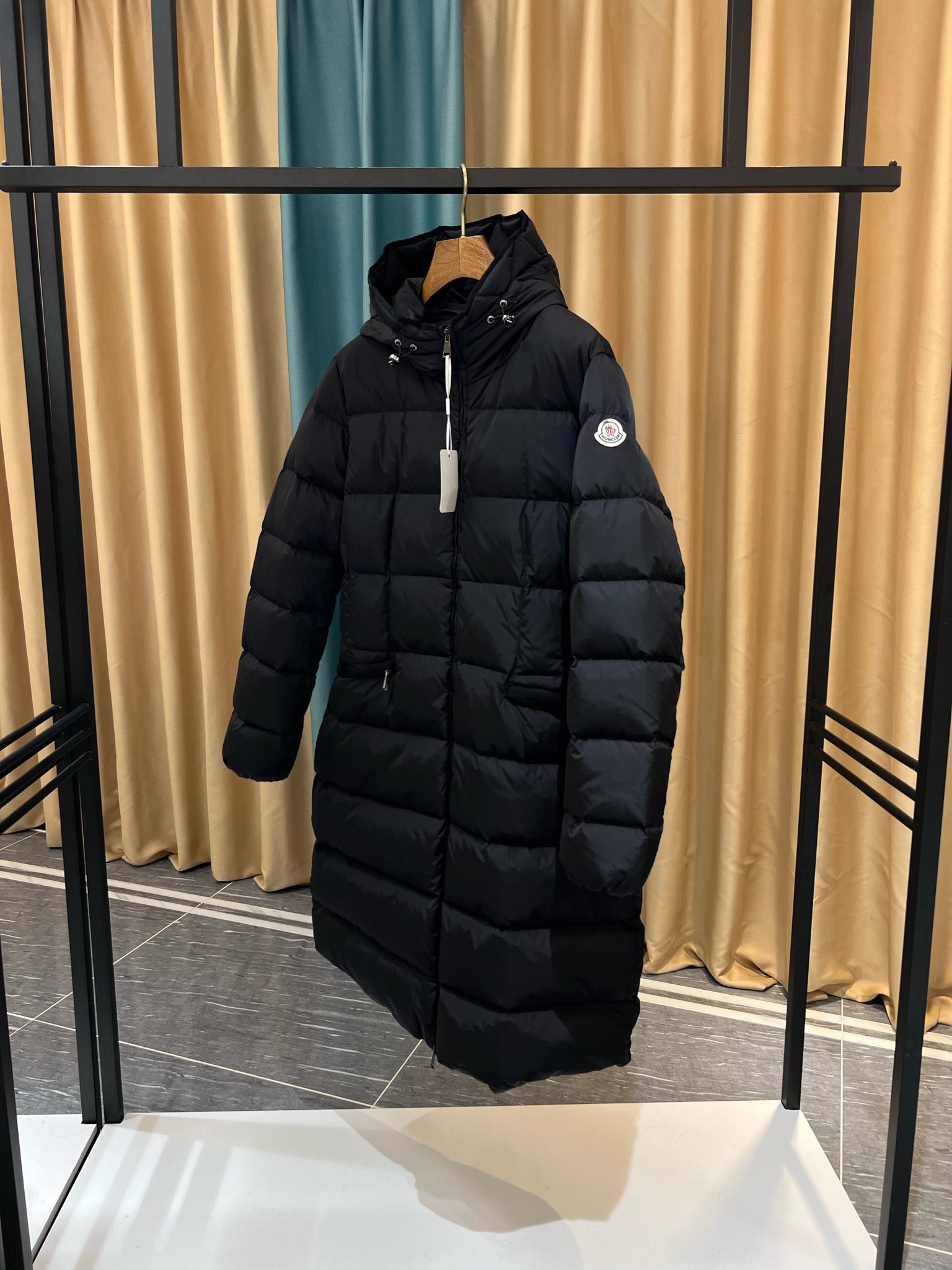 “MONCLER.蒙口”23最新款女士长款连帽羽绒服官网同步更新️️秋冬新品Avocette长款女士羽绒