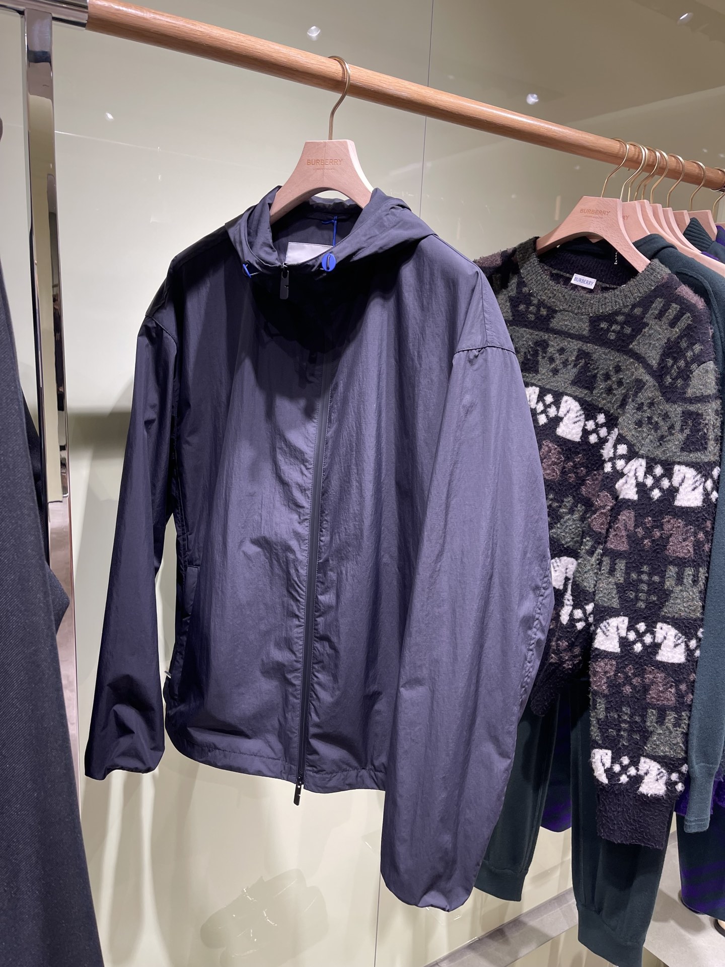 NO:160530,The latest items in autumn and winter. From Burberry nylon series. Logo equestrian knight nylon jacket. The casual style is looser than the regular style. New products are on sale in the counter, burberry, jackets & coats, alexander wang19860909秋冬最新单品 . 来自巴宝莉尼龙系列 . 徽标马术骑士尼龙外套 . 休闲版型较常规版型剪裁更为宽松 专柜在售新品,,burberry,jackets & coats,alexander wang,Men's clothing