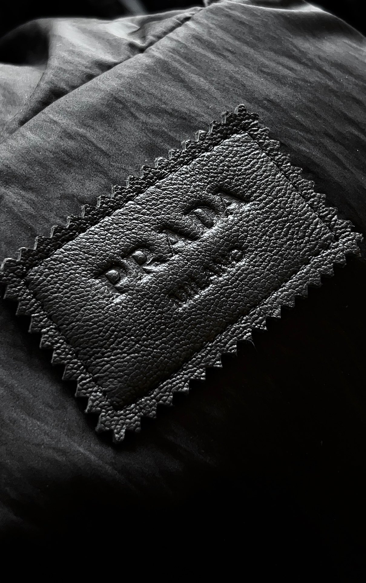 NO:754727,In terms of accessories, all genuine leather is marked. Made of dyed ram leather. Seal engraving and embossing. All molds are independently developed according to genuine products. Hardware technology, sheepskin, Top Customize119860909辅料方面 全部真皮打标. 染色公羊皮革制作 篆刻压纹 模具全部按正品独立开发 五金工艺,,sheepskin,Top Customize1,Men's clothing