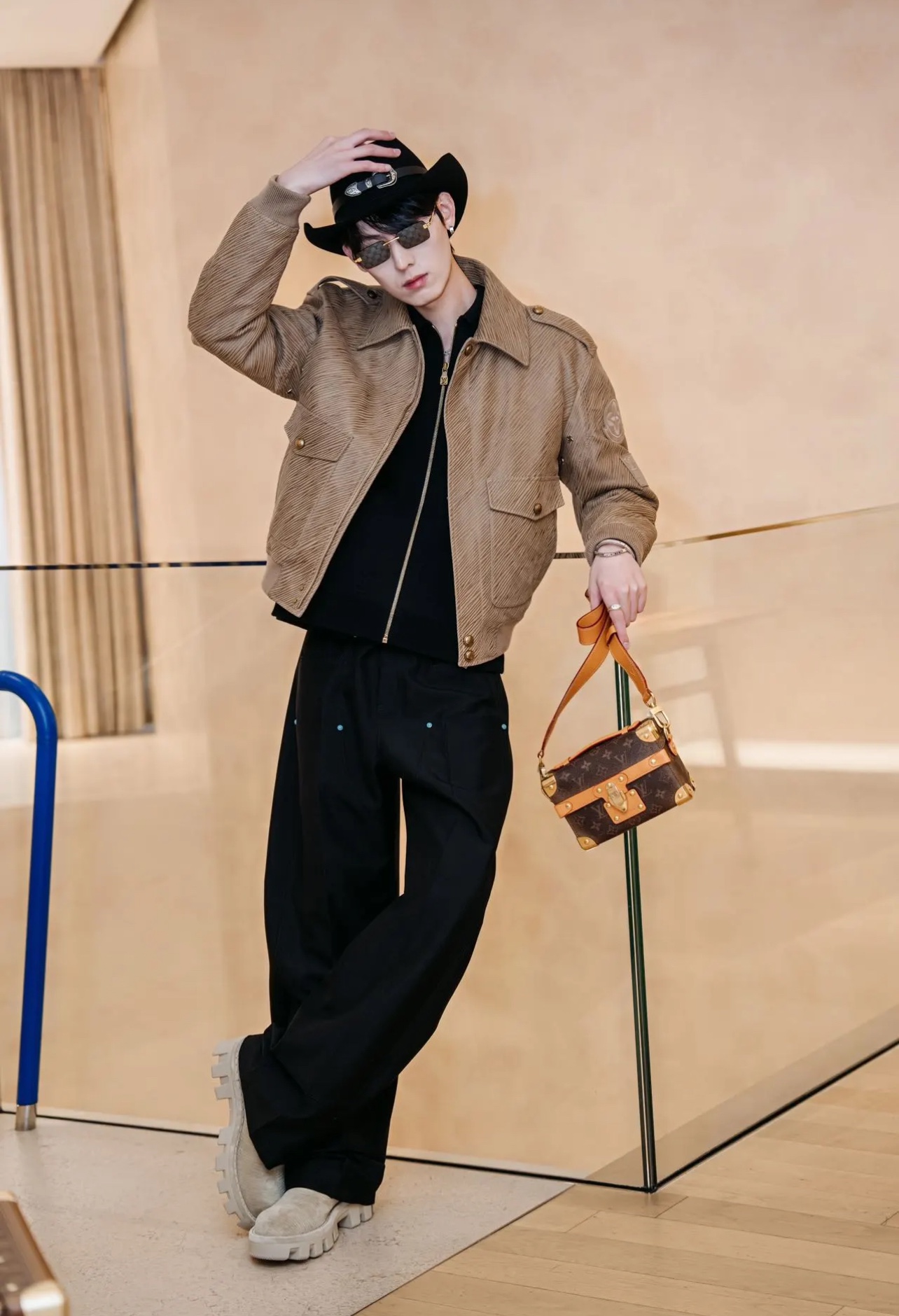 路易威登 Louis Vuitton 高定典藏名品高定成衣时装外套连衣裙衬衫T恤 #0C860C33 6