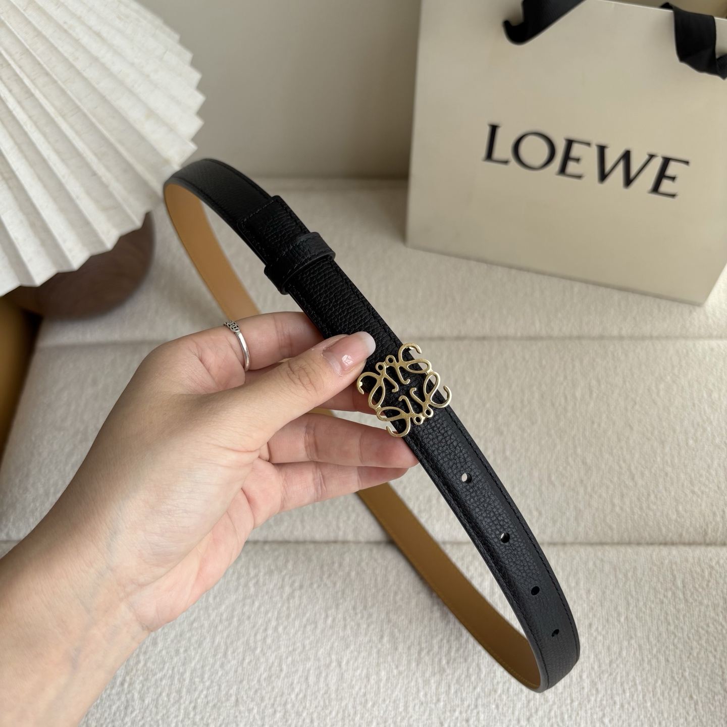 走量款 重磅来袭🎉 Loewe 鹅卵石纹牛皮腰带。Anagram搭扣 Anchor腰带扣 宽2.0cm，