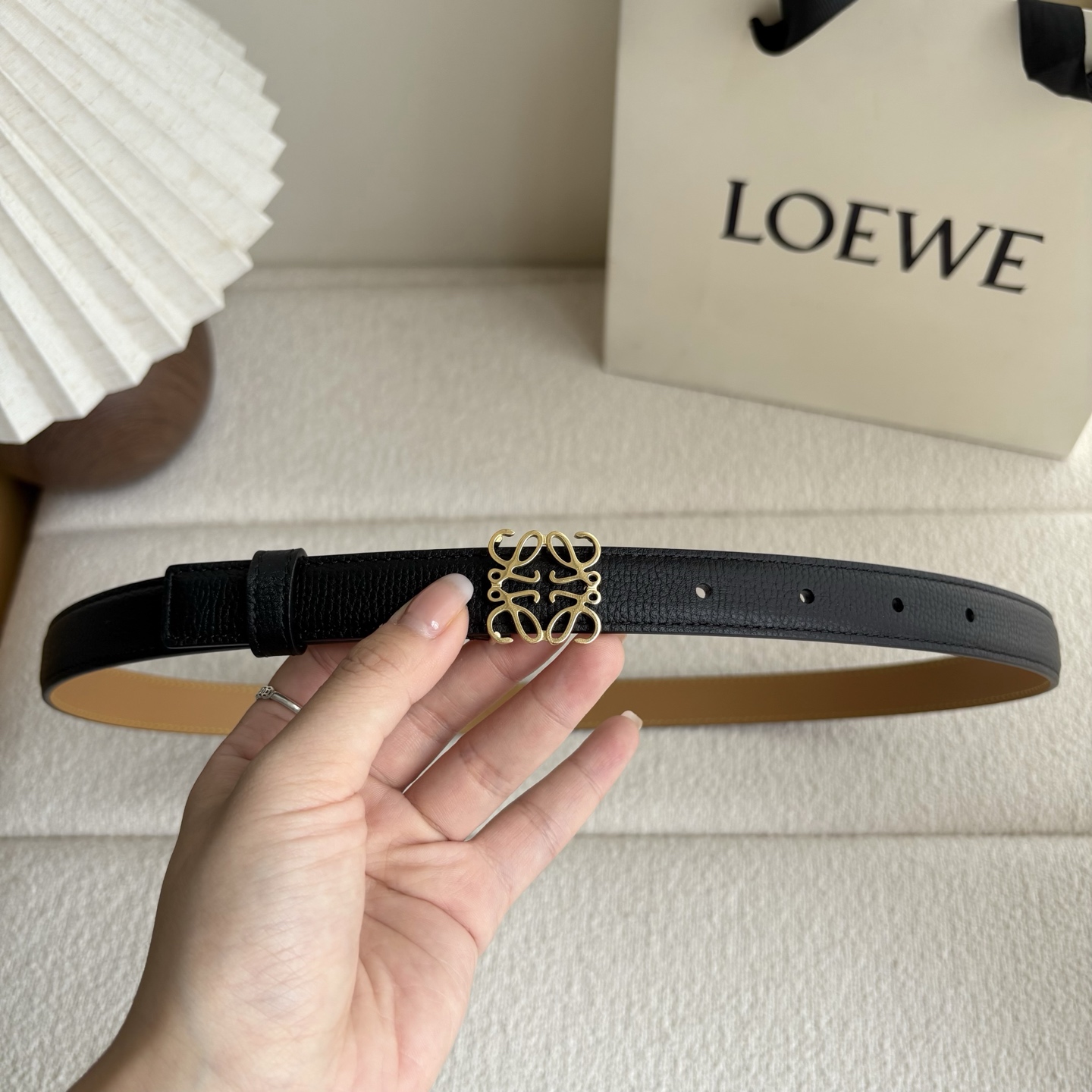 走量款 重磅来袭🎉 Loewe 鹅卵石纹牛皮腰带。Anagram搭扣 Anchor腰带扣 宽2.0cm，