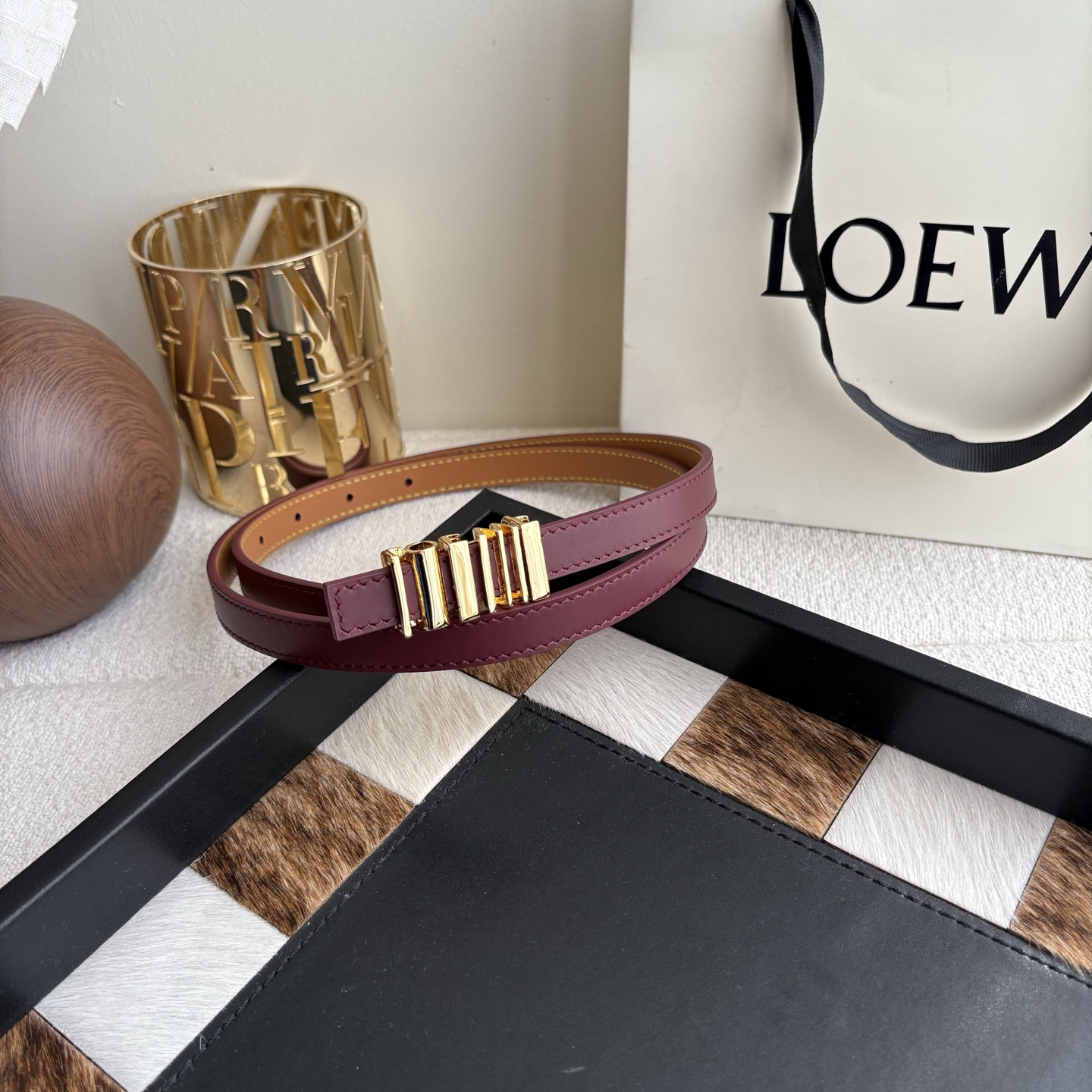 Loewe经典牛皮革腰带 亮面LOEWE几何腰带扣-Top High Quatity Cheap Sneakers Fashion Clothing Clothes Bags handbags Shoes of all Brand wholesale With The best Quality And Beautiful Price from China Factory Chinese suppliers wholesaler seller Loewe经典牛皮革腰带 亮面LOEWE几何腰带扣
