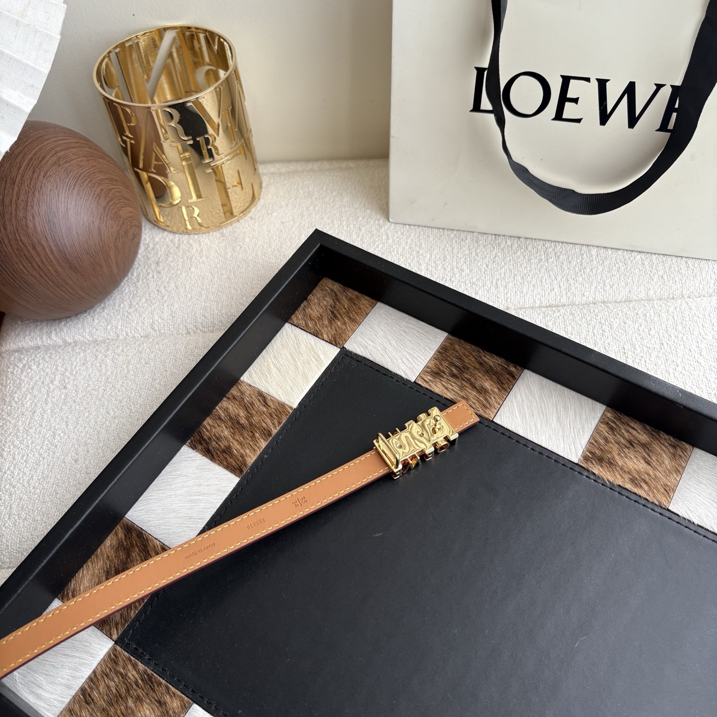 Loewe经典牛皮革腰带 亮面LOEWE几何腰带扣-Top High Quatity Cheap Sneakers Fashion Clothing Clothes Bags handbags Shoes of all Brand wholesale With The best Quality And Beautiful Price from China Factory Chinese suppliers wholesaler seller Loewe经典牛皮革腰带 亮面LOEWE几何腰带扣