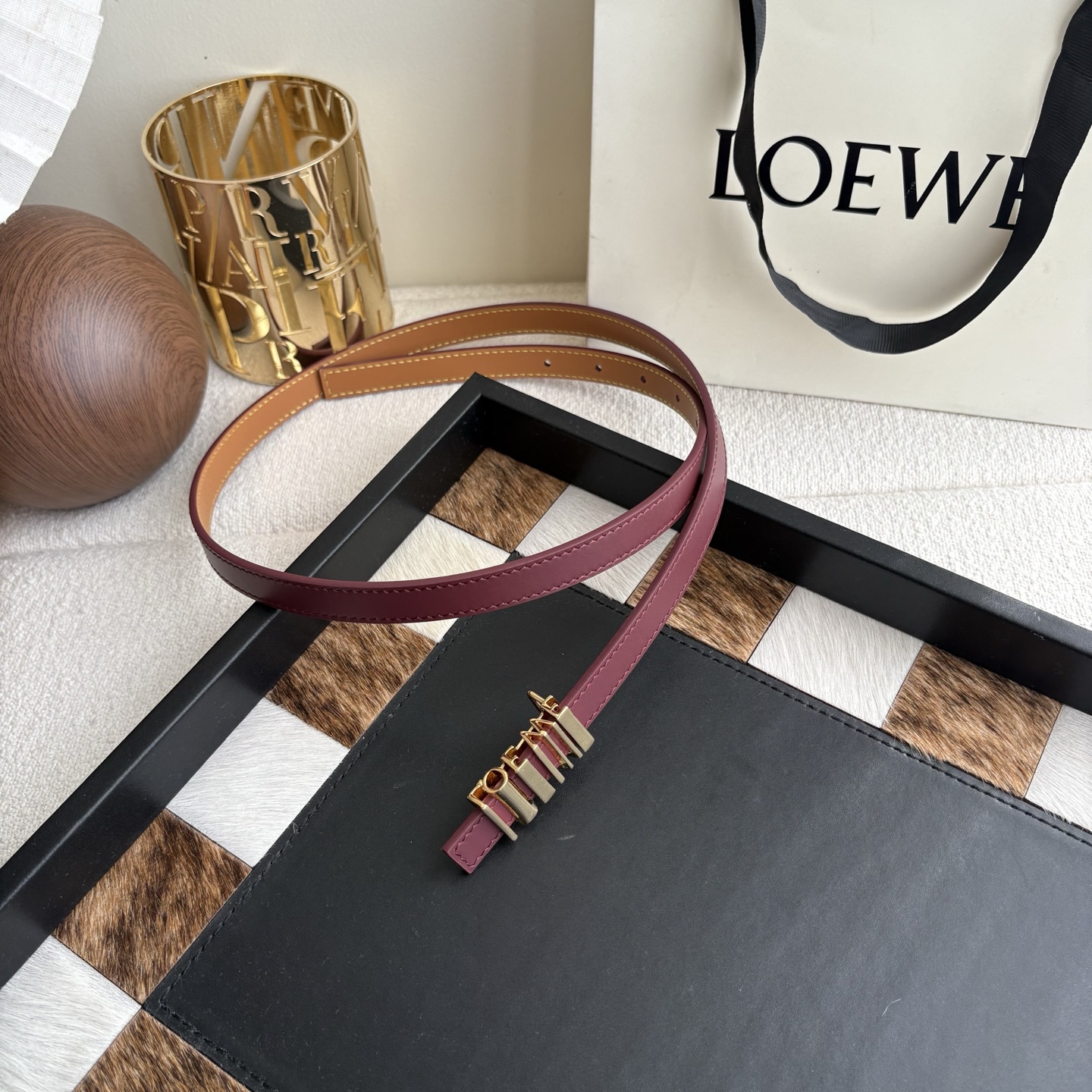 Loewe经典牛皮革腰带 亮面LOEWE几何腰带扣-Top High Quatity Cheap Sneakers Fashion Clothing Clothes Bags handbags Shoes of all Brand wholesale With The best Quality And Beautiful Price from China Factory Chinese suppliers wholesaler seller Loewe经典牛皮革腰带 亮面LOEWE几何腰带扣