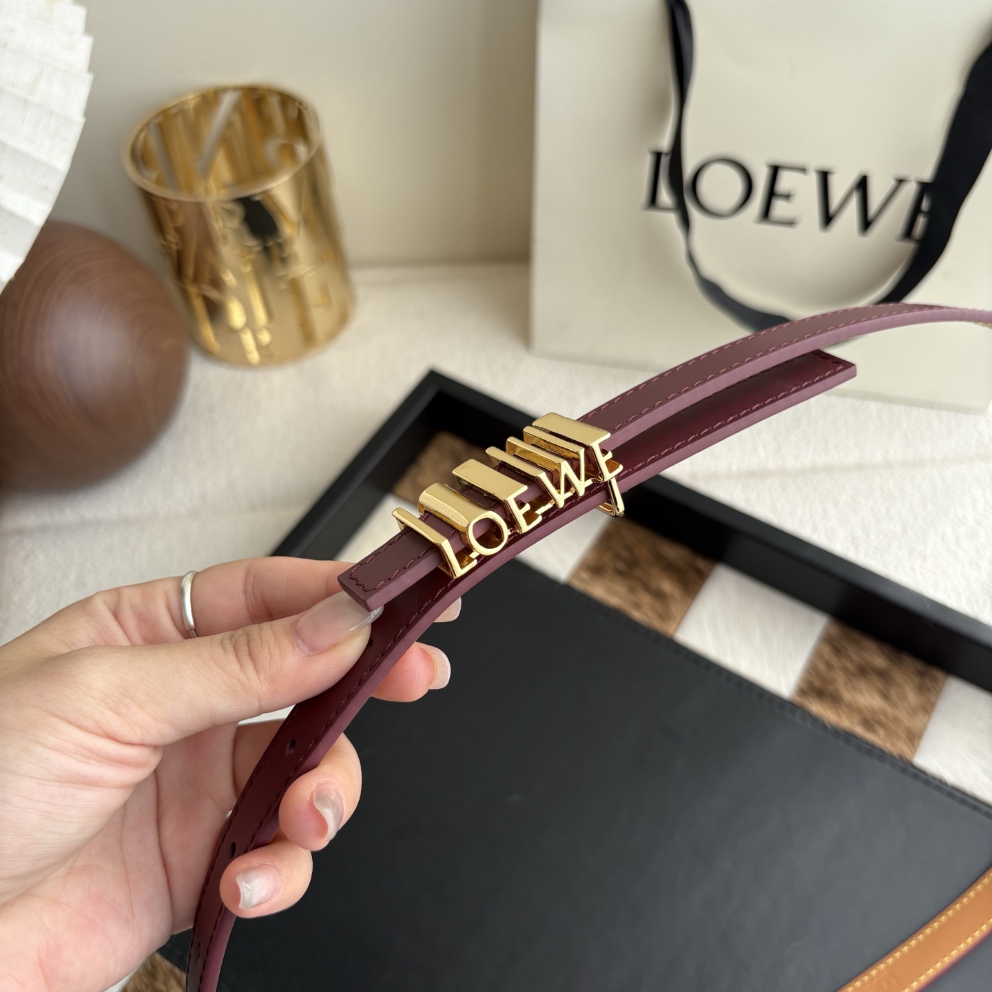 Loewe经典牛皮革腰带 亮面LOEWE几何腰带扣-Top High Quatity Cheap Sneakers Fashion Clothing Clothes Bags handbags Shoes of all Brand wholesale With The best Quality And Beautiful Price from China Factory Chinese suppliers wholesaler seller Loewe经典牛皮革腰带 亮面LOEWE几何腰带扣