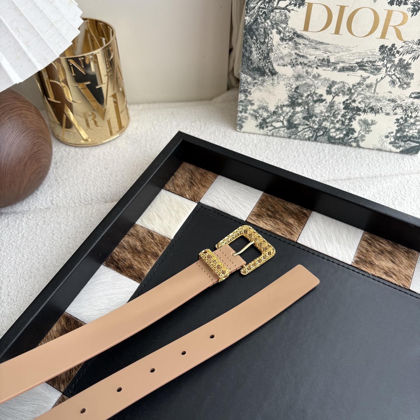这款 Dior Cannage 腰带是二零二六早春成衣系列新品-Top High Quatity Cheap Sneakers Fashion Clothing Clothes Bags handbags Shoes of all Brand wholesale With The best Quality And Beautiful Price from China Factory Chinese suppliers wholesaler seller 这款 Dior Cannage 腰带是二零二六早春成衣系列新品