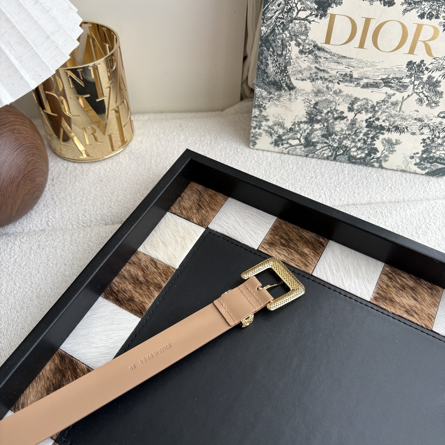 这款 Dior Cannage 腰带是二零二六早春成衣系列新品-Top High Quatity Cheap Sneakers Fashion Clothing Clothes Bags handbags Shoes of all Brand wholesale With The best Quality And Beautiful Price from China Factory Chinese suppliers wholesaler seller 这款 Dior Cannage 腰带是二零二六早春成衣系列新品