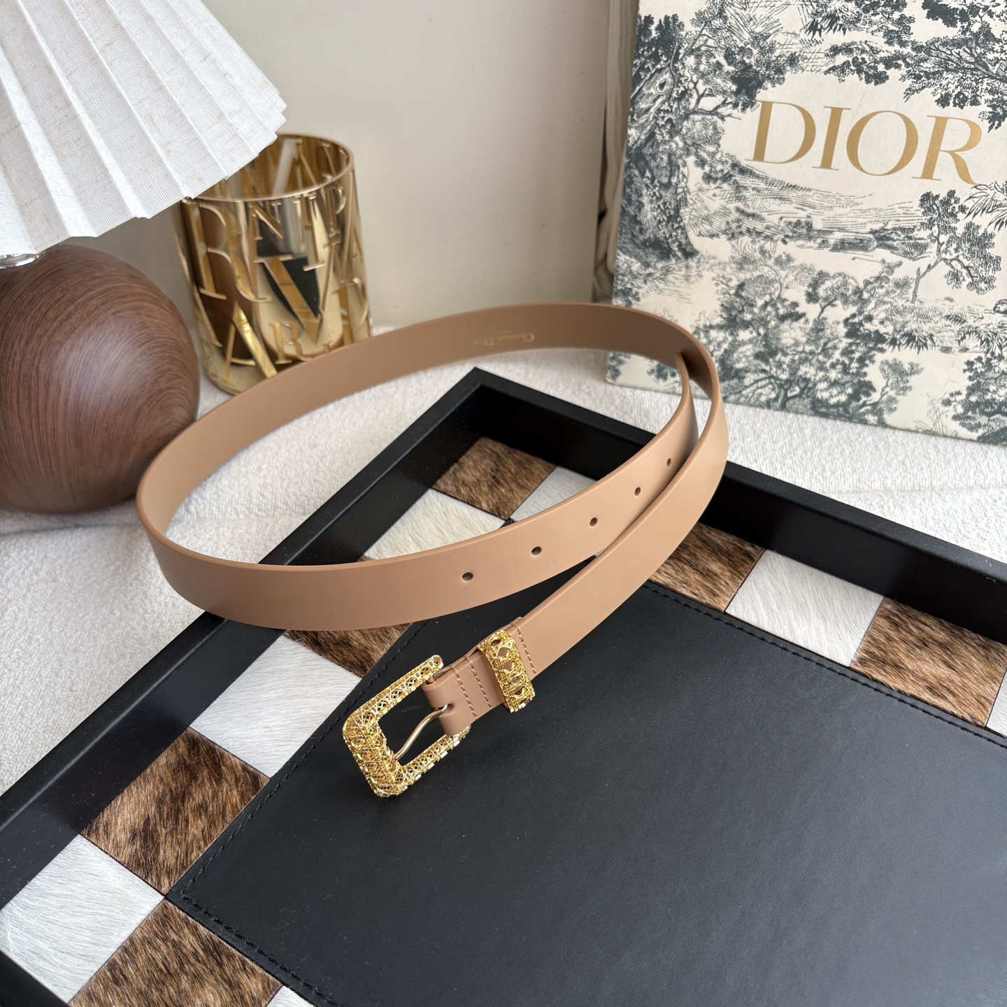 这款 Dior Cannage 腰带是二零二六早春成衣系列新品-Top High Quatity Cheap Sneakers Fashion Clothing Clothes Bags handbags Shoes of all Brand wholesale With The best Quality And Beautiful Price from China Factory Chinese suppliers wholesaler seller 这款 Dior Cannage 腰带是二零二六早春成衣系列新品
