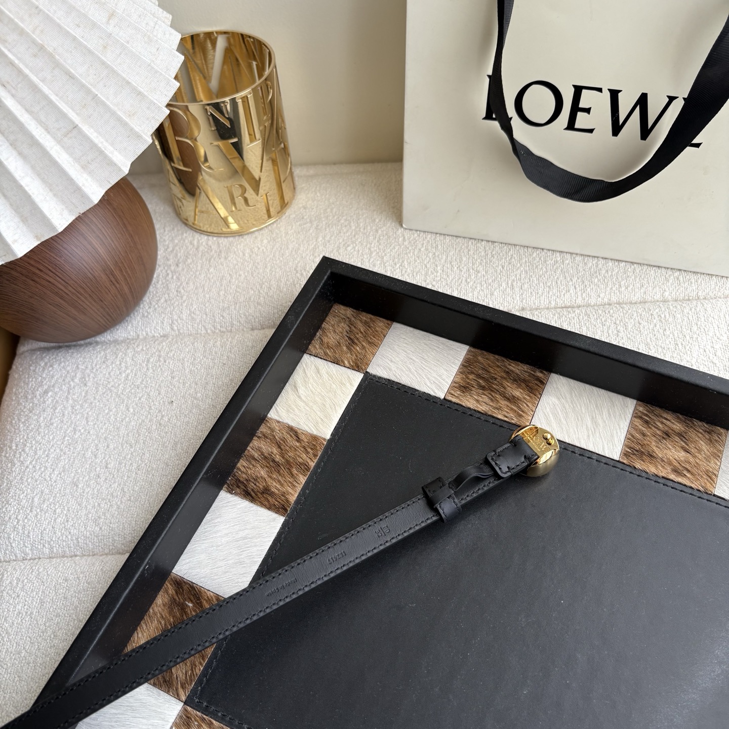 罗意威新款光滑牛皮革腰带 饰以金属LOEWE品牌标志logo 宽1.5cm 五孔调节 黑色