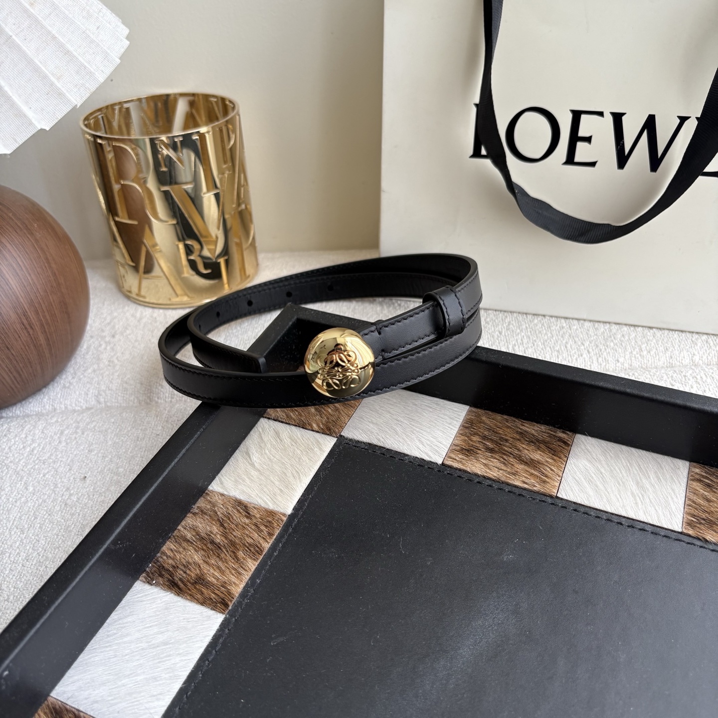 罗意威新款光滑牛皮革腰带 饰以金属LOEWE品牌标志logo 宽1.5cm 五孔调节 黑色