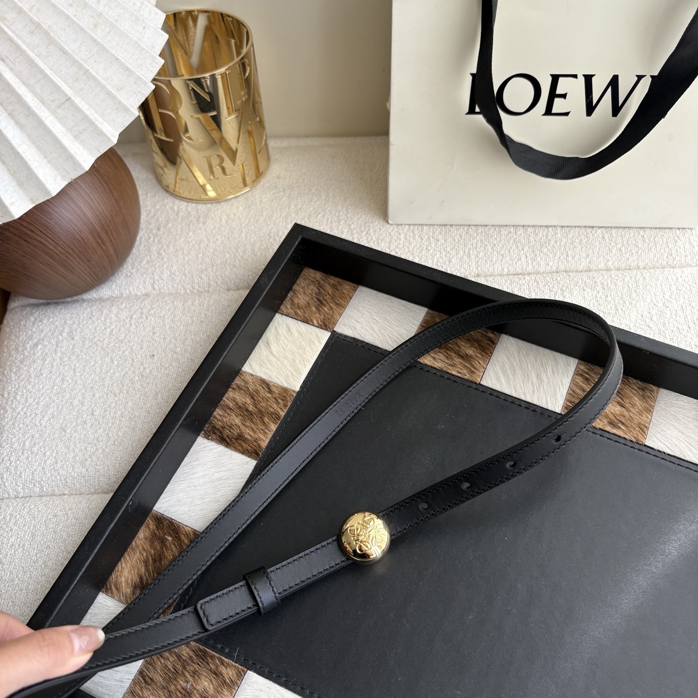 罗意威新款光滑牛皮革腰带 饰以金属LOEWE品牌标志logo 宽1.5cm 五孔调节 黑色