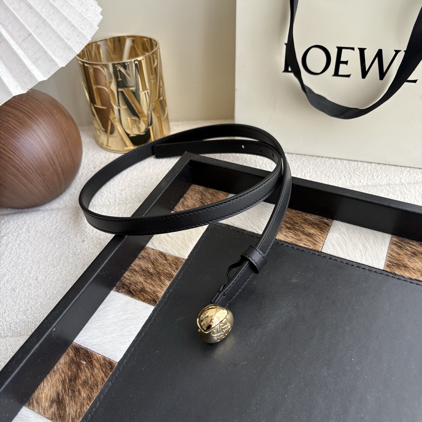 罗意威新款光滑牛皮革腰带 饰以金属LOEWE品牌标志logo 宽1.5cm 五孔调节 黑色