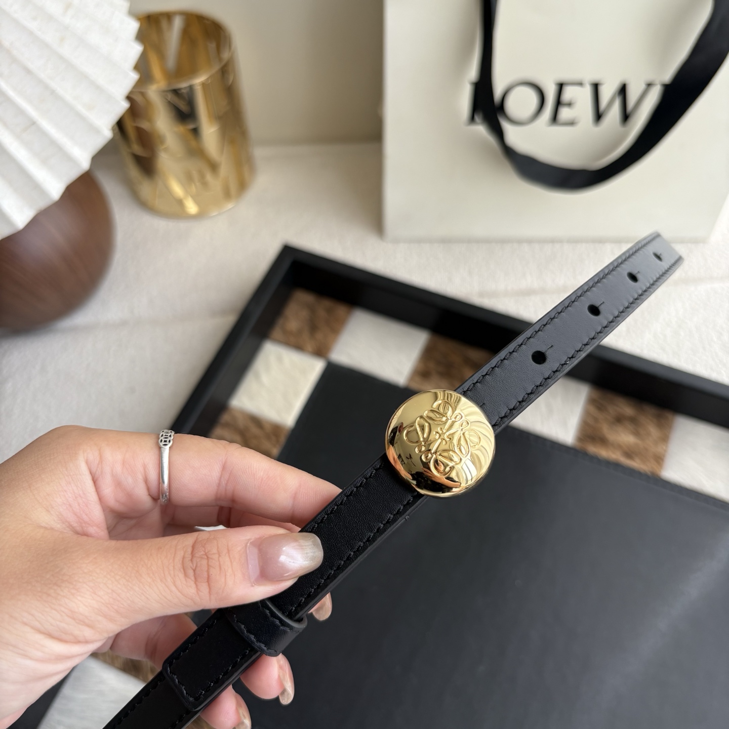 罗意威新款光滑牛皮革腰带 饰以金属LOEWE品牌标志logo 宽1.5cm 五孔调节 黑色