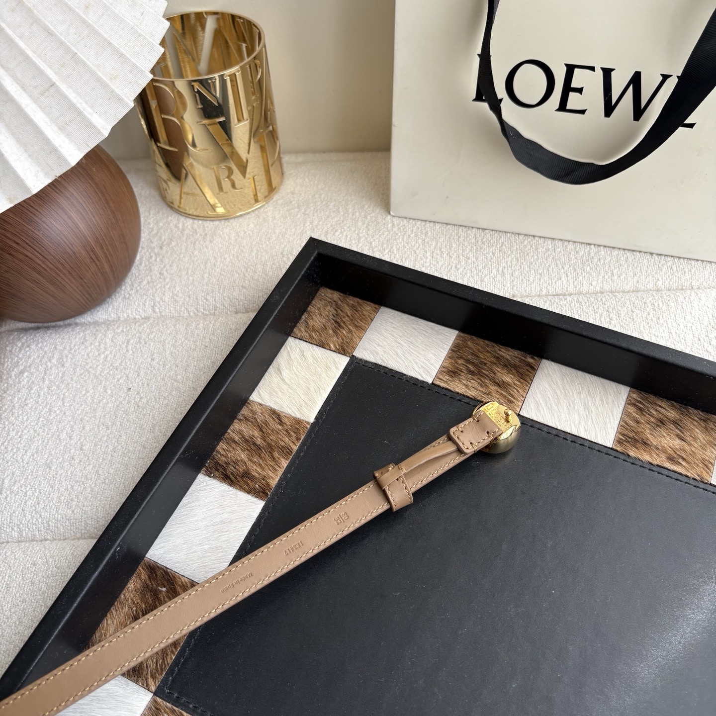 罗意威新款光滑牛皮革腰带 饰以金属LOEWE品牌标志logo 宽1.5cm 五孔调节 橡木色
