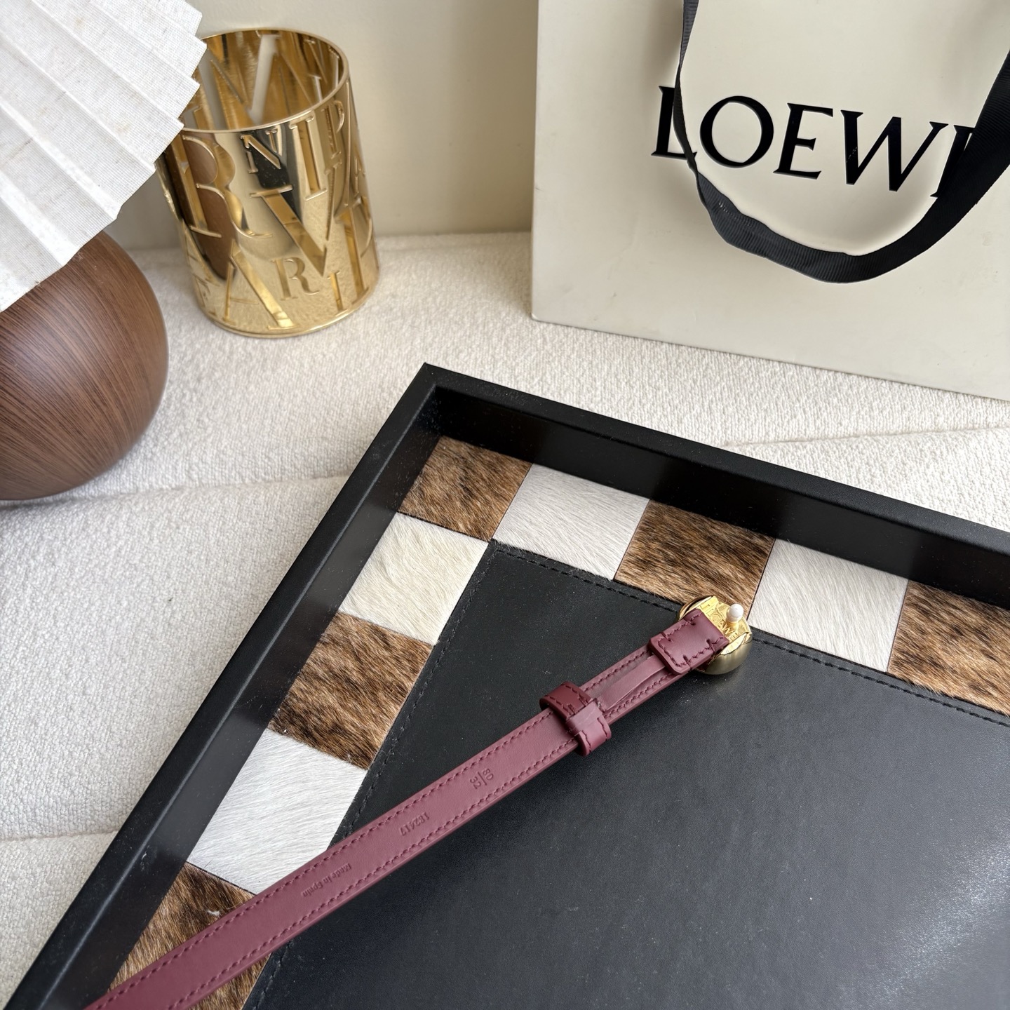 罗意威新款光滑牛皮革腰带 饰以金属LOEWE品牌标志logo 宽1.5cm 五孔调节 酒红色-Top High Quatity Cheap Sneakers Fashion Clothing Clothes Bags handbags Shoes of all Brand wholesale With The best Quality And Beautiful Price from China Factory Chinese suppliers wholesaler seller 罗意威新款光滑牛皮革腰带 饰以金属LOEWE品牌标志logo 宽1.5cm 五孔调节 酒红色