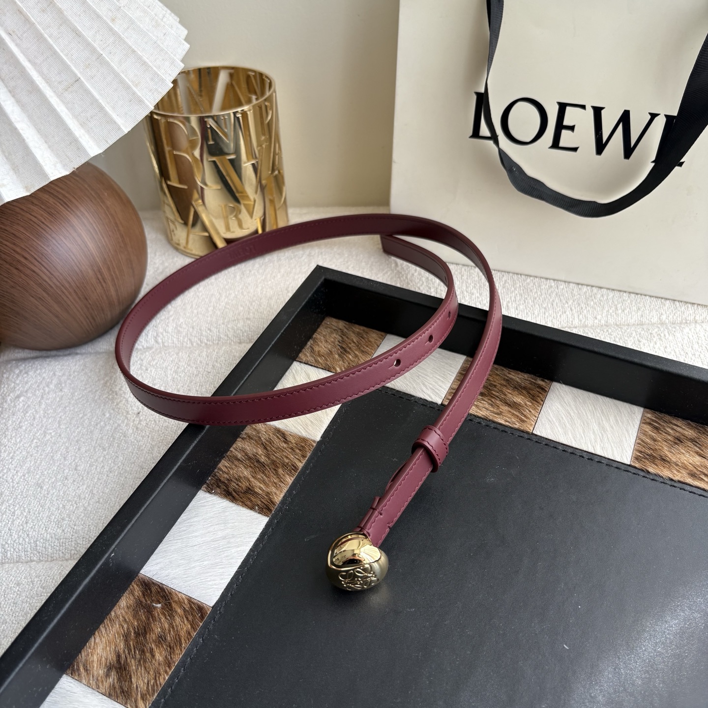 罗意威新款光滑牛皮革腰带 饰以金属LOEWE品牌标志logo 宽1.5cm 五孔调节 酒红色-Top High Quatity Cheap Sneakers Fashion Clothing Clothes Bags handbags Shoes of all Brand wholesale With The best Quality And Beautiful Price from China Factory Chinese suppliers wholesaler seller 罗意威新款光滑牛皮革腰带 饰以金属LOEWE品牌标志logo 宽1.5cm 五孔调节 酒红色