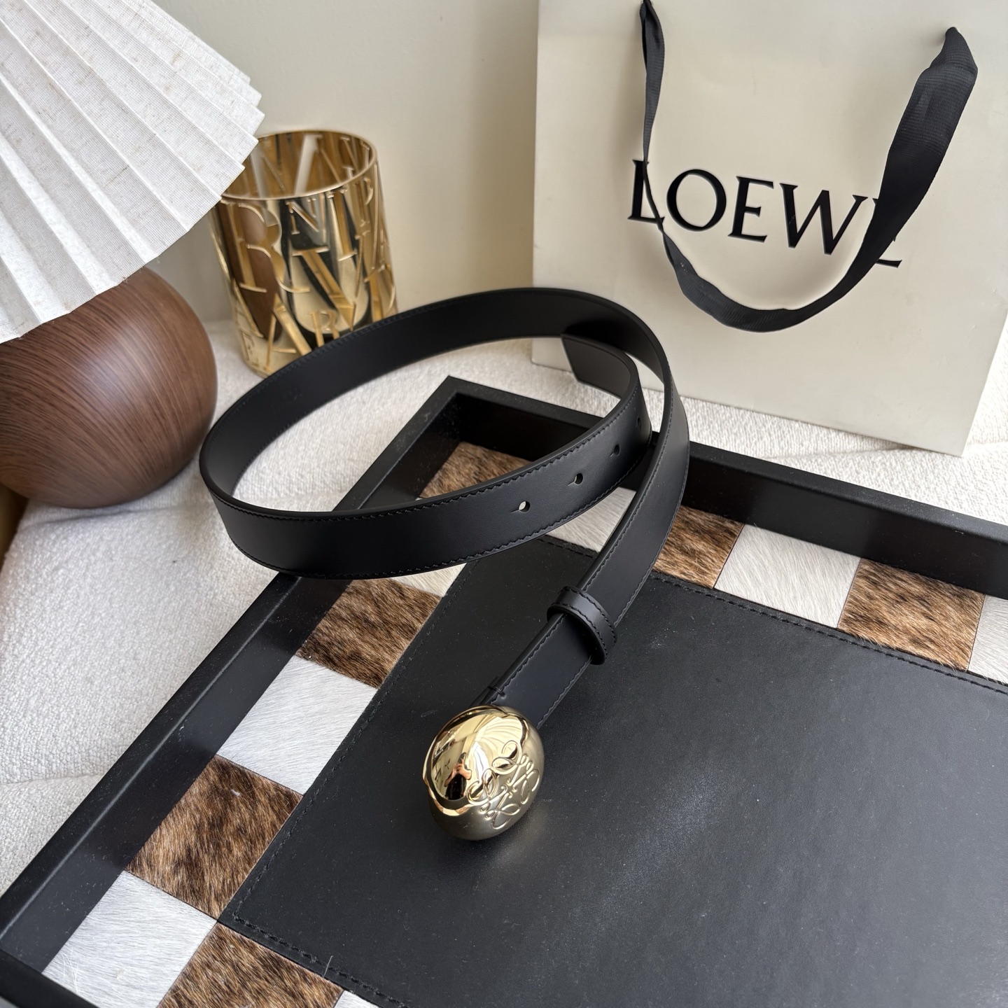 罗意威新款光滑牛皮革腰带 饰以金属LOEWE品牌标志logo 宽2.8cm 五孔调节 黑色-Top High Quatity Cheap Sneakers Fashion Clothing Clothes Bags handbags Shoes of all Brand wholesale With The best Quality And Beautiful Price from China Factory Chinese suppliers wholesaler seller 罗意威新款光滑牛皮革腰带 饰以金属LOEWE品牌标志logo 宽2.8cm 五孔调节 黑色