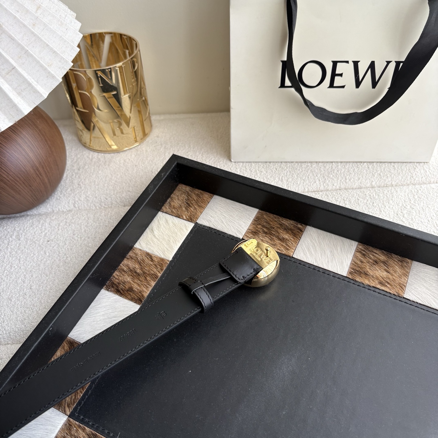 罗意威新款光滑牛皮革腰带 饰以金属LOEWE品牌标志logo 宽2.8cm 五孔调节 黑色-Top High Quatity Cheap Sneakers Fashion Clothing Clothes Bags handbags Shoes of all Brand wholesale With The best Quality And Beautiful Price from China Factory Chinese suppliers wholesaler seller 罗意威新款光滑牛皮革腰带 饰以金属LOEWE品牌标志logo 宽2.8cm 五孔调节 黑色