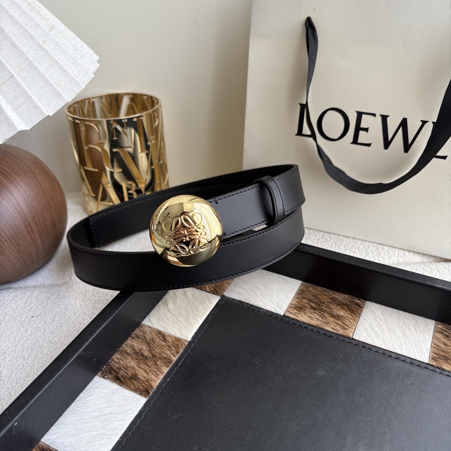 罗意威新款光滑牛皮革腰带 饰以金属LOEWE品牌标志logo 宽2.8cm 五孔调节 黑色-Top High Quatity Cheap Sneakers Fashion Clothing Clothes Bags handbags Shoes of all Brand wholesale With The best Quality And Beautiful Price from China Factory Chinese suppliers wholesaler seller 罗意威新款光滑牛皮革腰带 饰以金属LOEWE品牌标志logo 宽2.8cm 五孔调节 黑色
