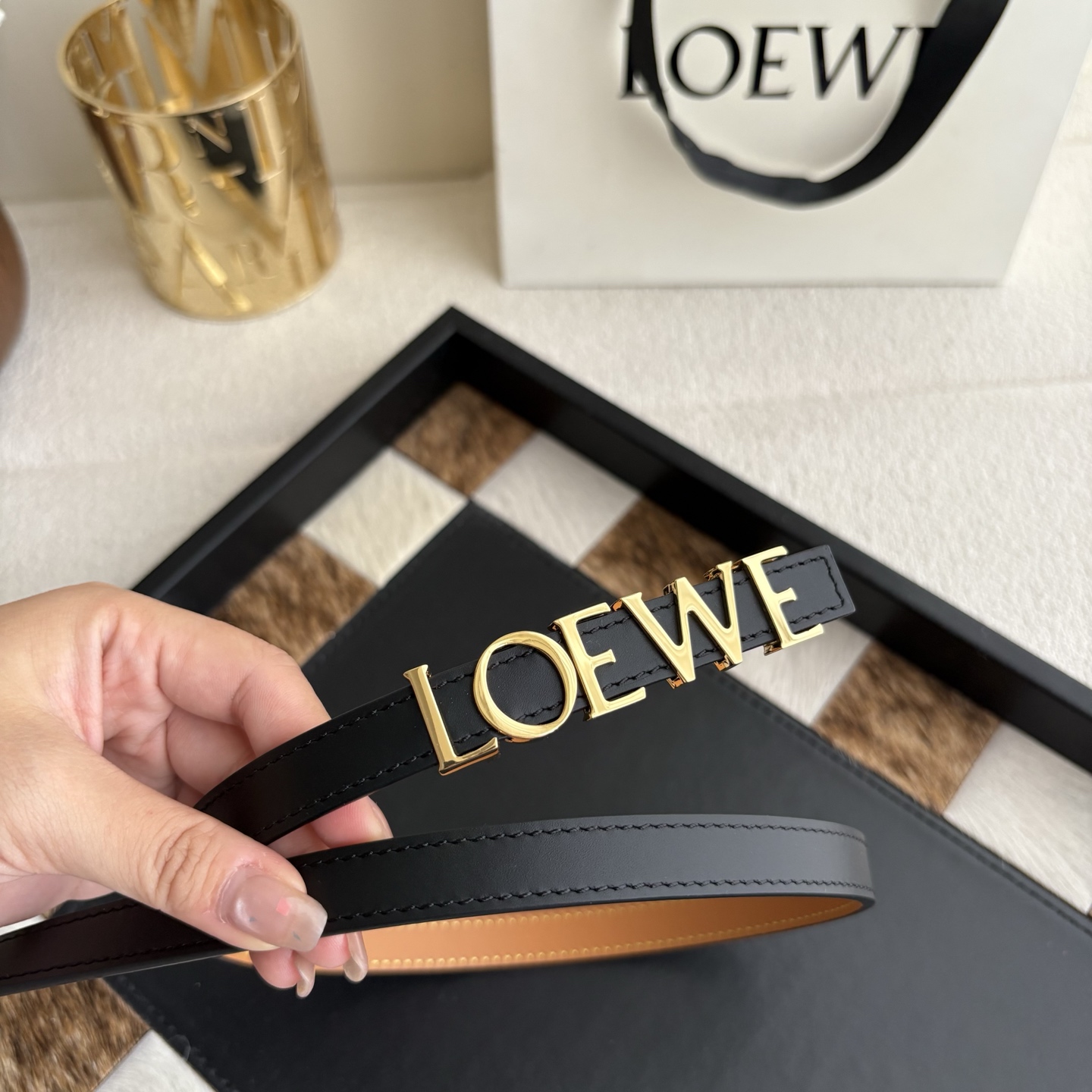 罗意威新款光滑牛皮革腰带 饰以金属LOEWE标志 宽1.5cm 五孔调节 黑色-Top High Quatity Cheap Sneakers Fashion Clothing Clothes Bags handbags Shoes of all Brand wholesale With The best Quality And Beautiful Price from China Factory Chinese suppliers wholesaler seller 罗意威新款光滑牛皮革腰带 饰以金属LOEWE标志 宽1.5cm 五孔调节 黑色