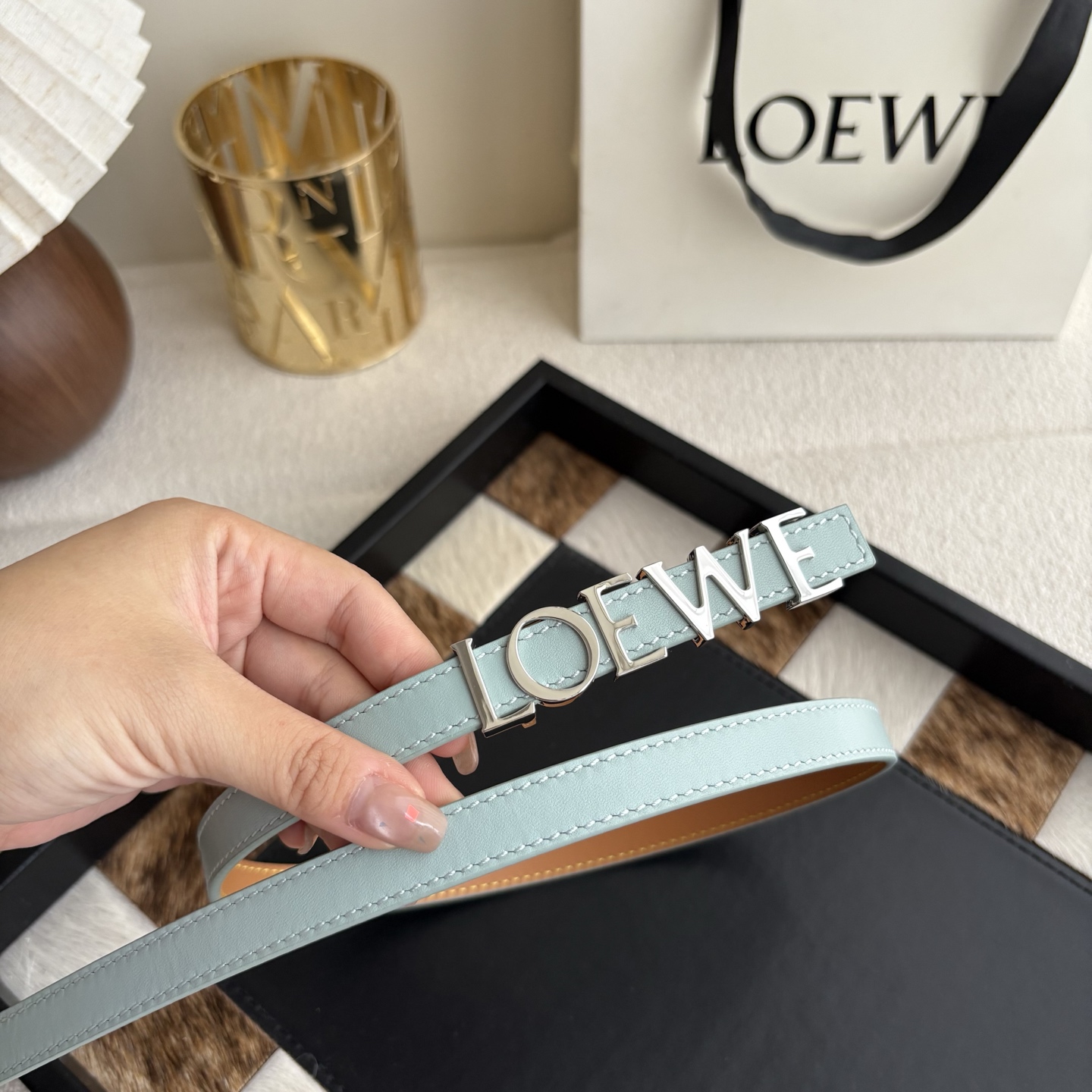 罗意威新款光滑牛皮革腰带 饰以金属LOEWE标志 宽1.5cm 五孔调节 冰川蓝