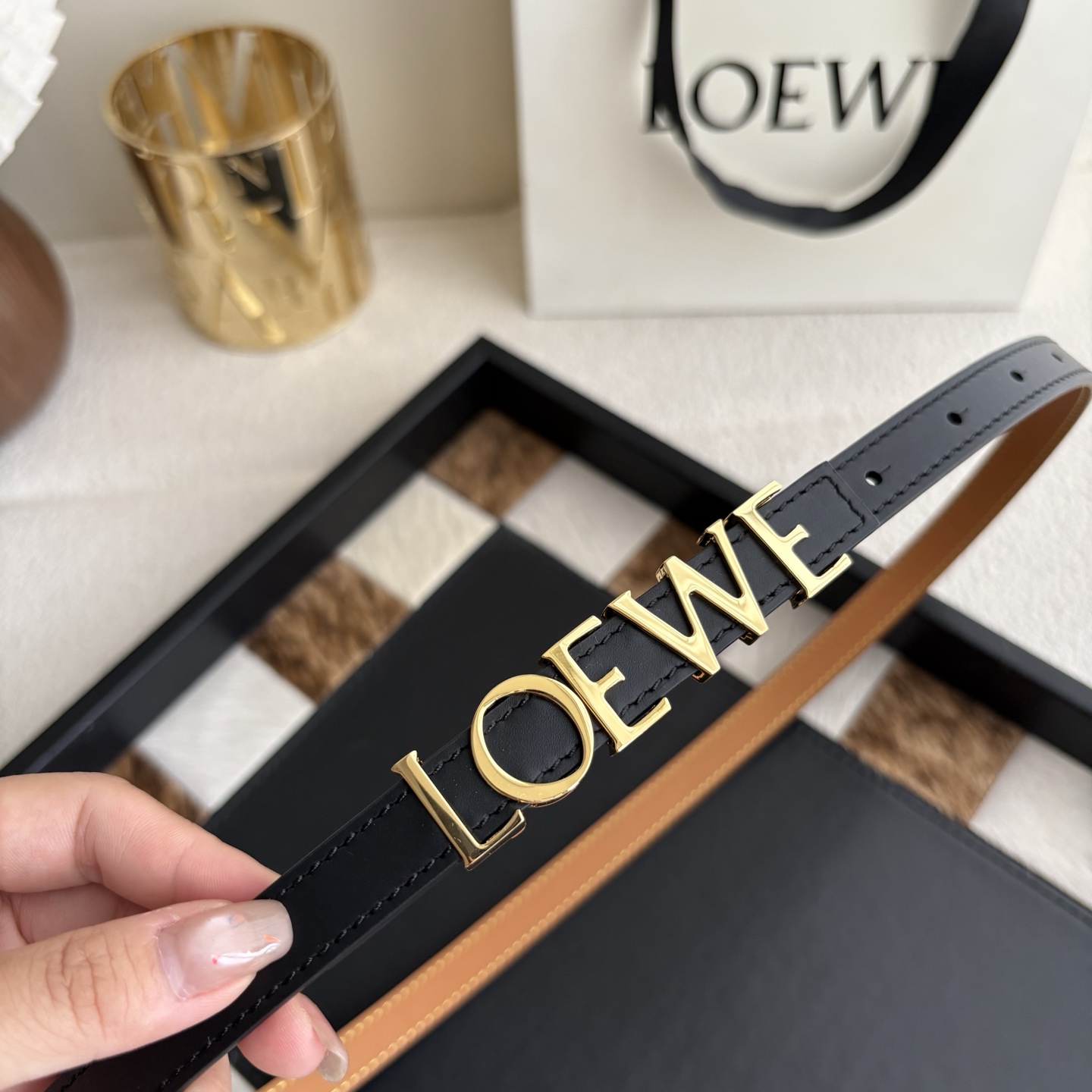 罗意威新款光滑牛皮革腰带 饰以金属LOEWE标志 宽1.5cm 五孔调节 黑色-Top High Quatity Cheap Sneakers Fashion Clothing Clothes Bags handbags Shoes of all Brand wholesale With The best Quality And Beautiful Price from China Factory Chinese suppliers wholesaler seller 罗意威新款光滑牛皮革腰带 饰以金属LOEWE标志 宽1.5cm 五孔调节 黑色