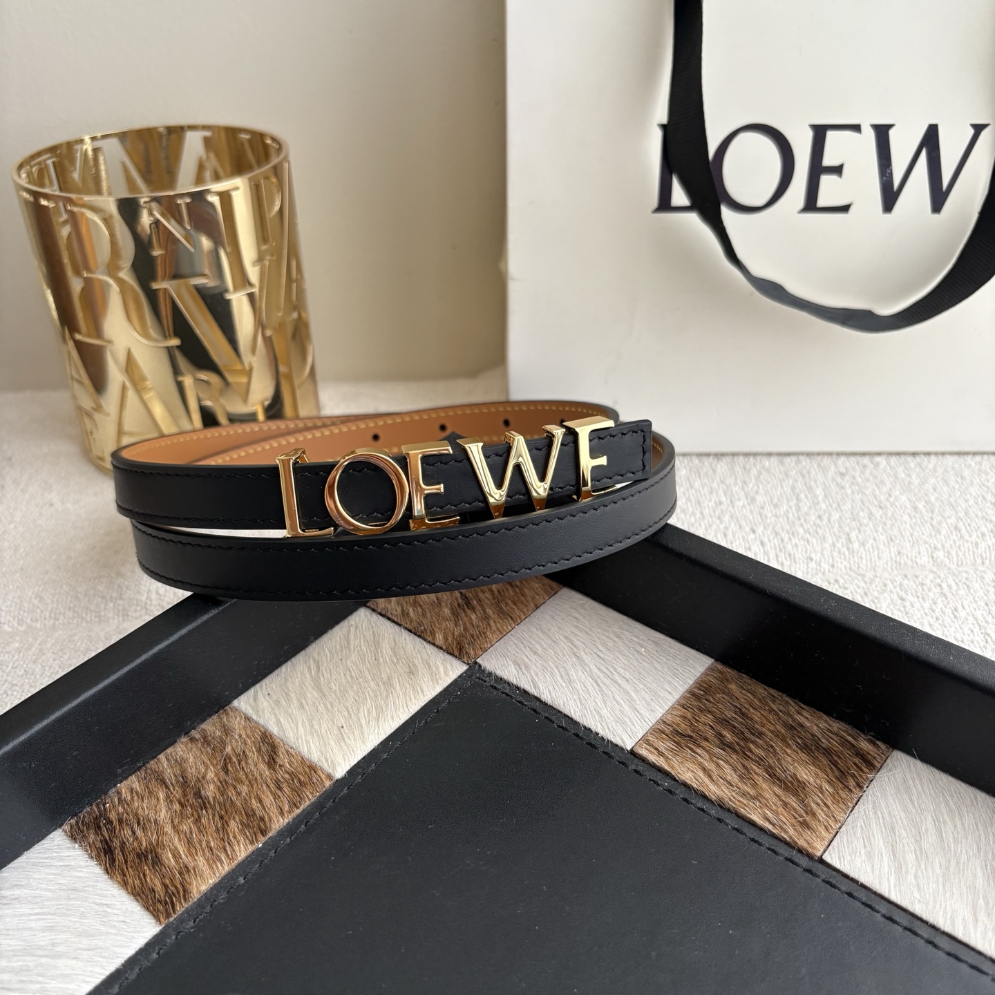 罗意威新款光滑牛皮革腰带 饰以金属LOEWE标志 宽1.5cm 五孔调节 黑色-Top High Quatity Cheap Sneakers Fashion Clothing Clothes Bags handbags Shoes of all Brand wholesale With The best Quality And Beautiful Price from China Factory Chinese suppliers wholesaler seller 罗意威新款光滑牛皮革腰带 饰以金属LOEWE标志 宽1.5cm 五孔调节 黑色
