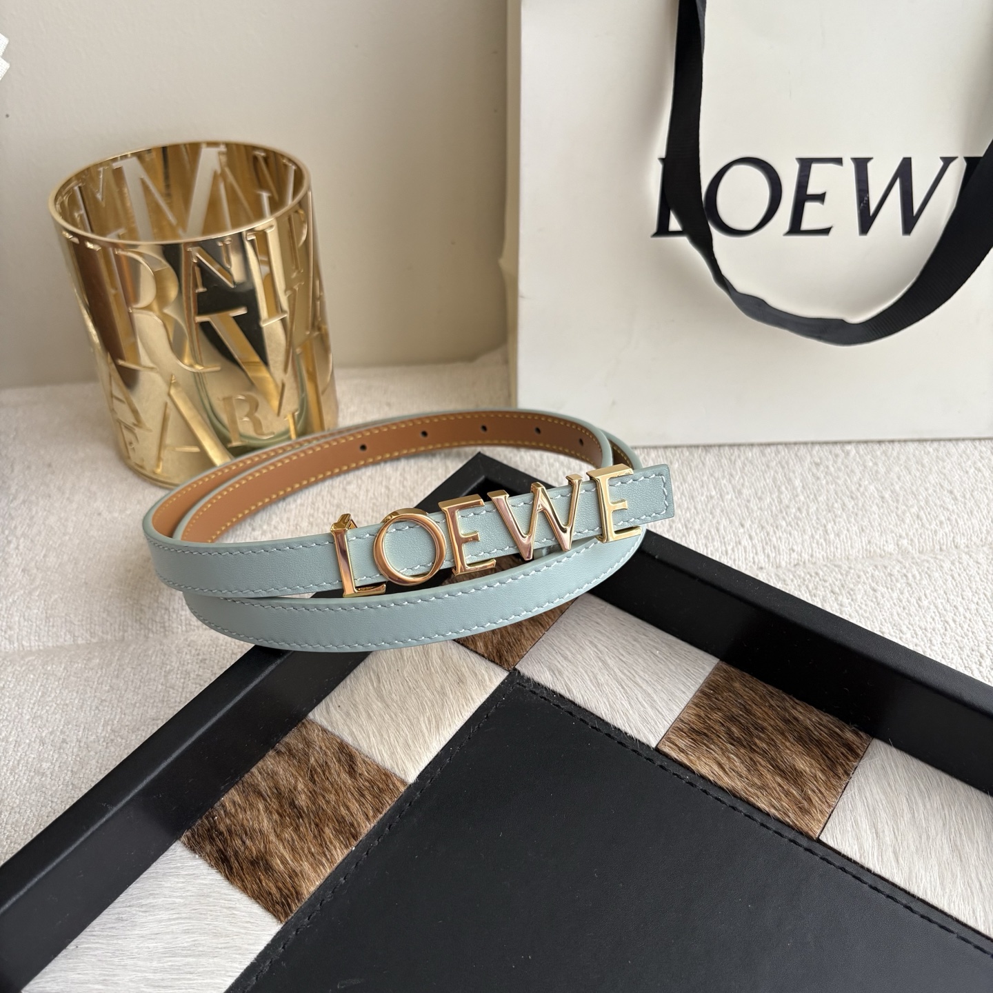 罗意威新款光滑牛皮革腰带 饰以金属LOEWE标志 宽1.5cm 五孔调节 冰川蓝