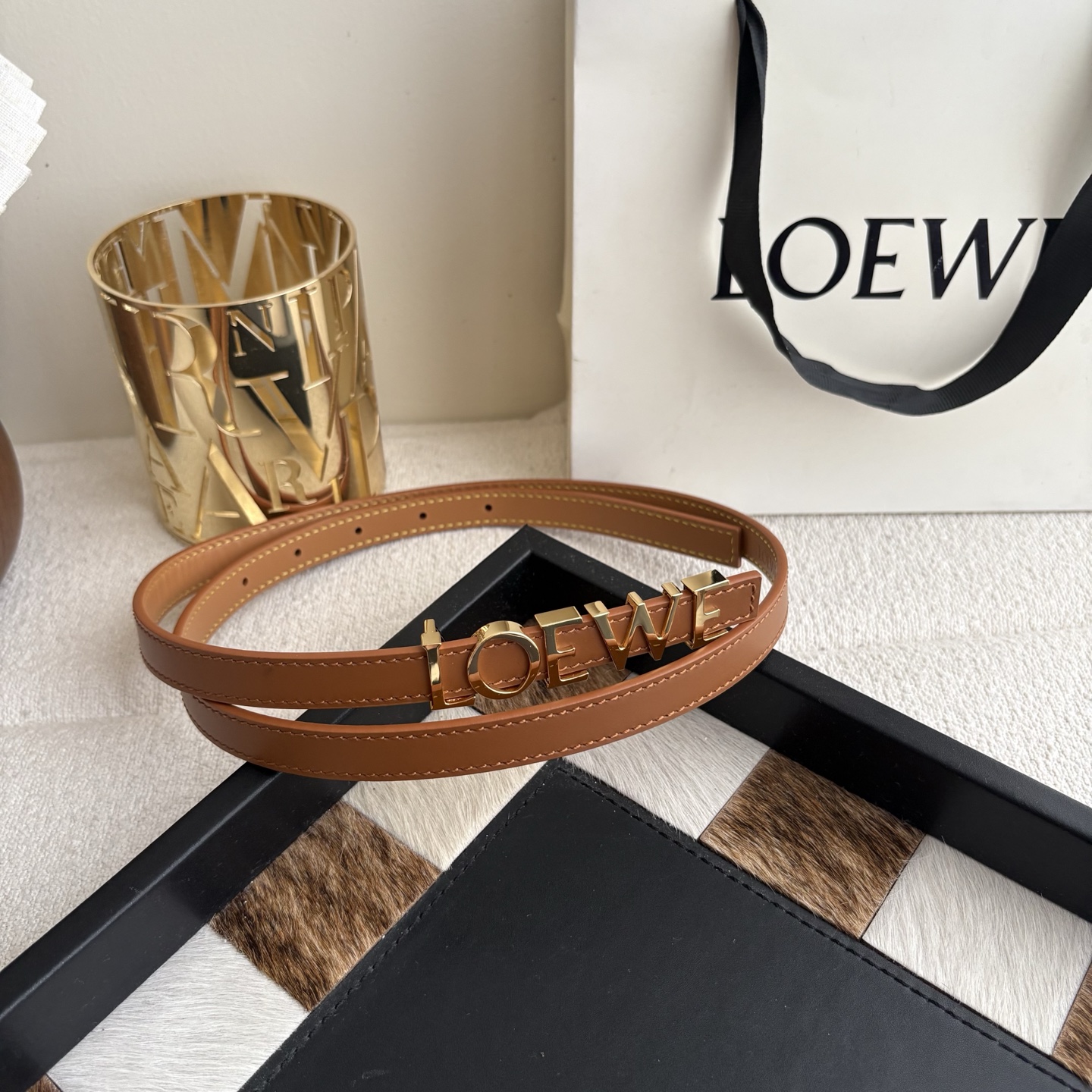 罗意威新款光滑牛皮革腰带 饰以金属LOEWE标志 宽1.5cm 五孔调节 土黄色-Chinese wholesaler seller Clothes Bags handbags wholesale Shoes High Quatity wholesaler seller Cheap Sneakers from China Factory Chinese suppliers china wholesale clothing wholesaler seller 罗意威新款光滑牛皮革腰带 饰以金属LOEWE标志 宽1.5cm 五孔调节 土黄色