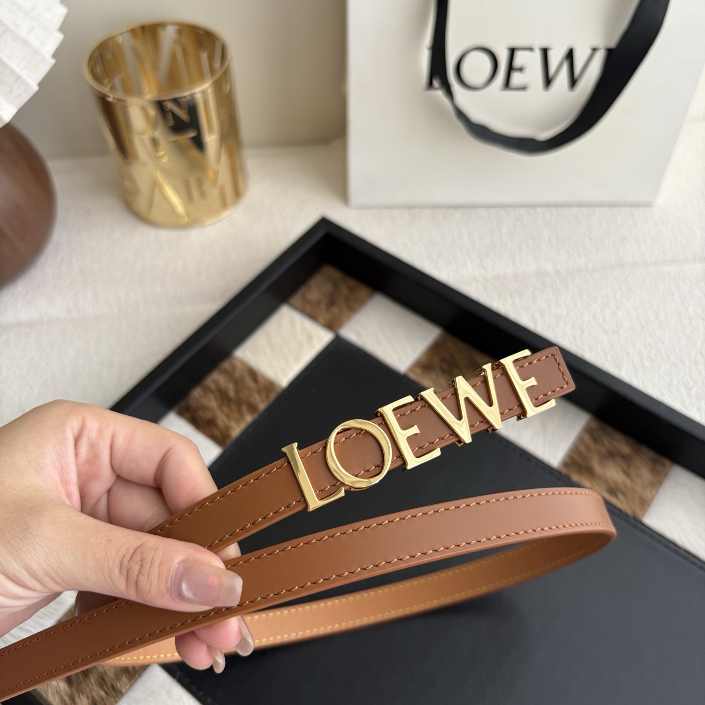罗意威新款光滑牛皮革腰带 饰以金属LOEWE标志 宽1.5cm 五孔调节 土黄色-Chinese wholesaler seller Clothes Bags handbags wholesale Shoes High Quatity wholesaler seller Cheap Sneakers from China Factory Chinese suppliers china wholesale clothing wholesaler seller 罗意威新款光滑牛皮革腰带 饰以金属LOEWE标志 宽1.5cm 五孔调节 土黄色