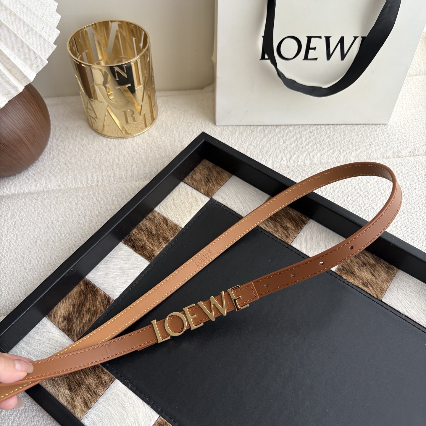 罗意威新款光滑牛皮革腰带 饰以金属LOEWE标志 宽1.5cm 五孔调节 土黄色-Chinese wholesaler seller Clothes Bags handbags wholesale Shoes High Quatity wholesaler seller Cheap Sneakers from China Factory Chinese suppliers china wholesale clothing wholesaler seller 罗意威新款光滑牛皮革腰带 饰以金属LOEWE标志 宽1.5cm 五孔调节 土黄色