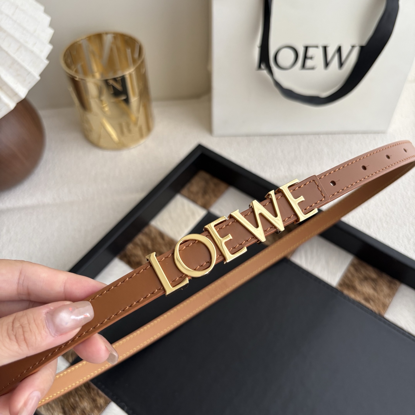 罗意威新款光滑牛皮革腰带 饰以金属LOEWE标志 宽1.5cm 五孔调节 土黄色-Chinese wholesaler seller Clothes Bags handbags wholesale Shoes High Quatity wholesaler seller Cheap Sneakers from China Factory Chinese suppliers china wholesale clothing wholesaler seller 罗意威新款光滑牛皮革腰带 饰以金属LOEWE标志 宽1.5cm 五孔调节 土黄色