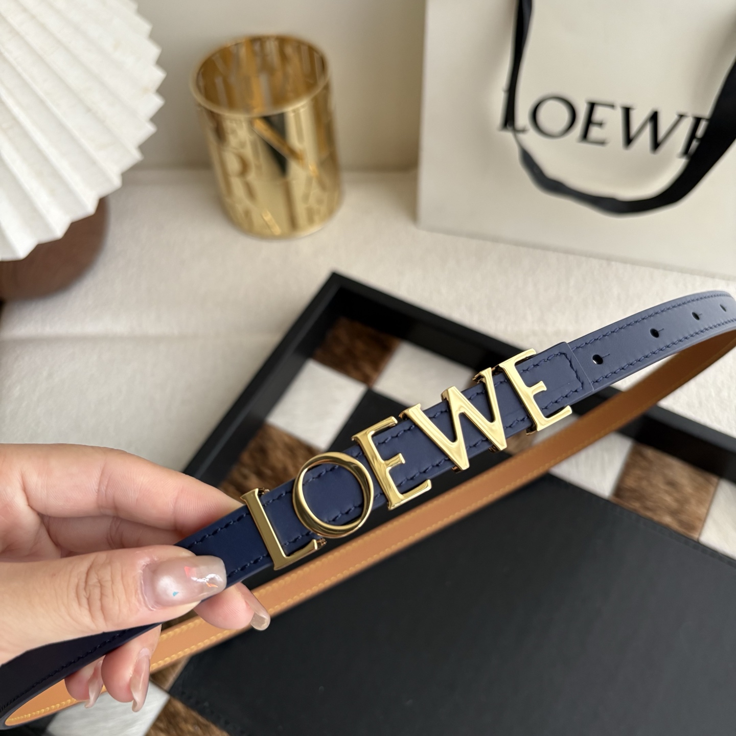 罗意威新款光滑牛皮革腰带 饰以金属LOEWE标志 宽1.5cm 五孔调节 宝蓝色-Top High Quatity Cheap Sneakers Fashion Clothing Clothes Bags handbags Shoes of all Brand wholesale With The best Quality And Beautiful Price from China Factory Chinese suppliers wholesaler seller 罗意威新款光滑牛皮革腰带 饰以金属LOEWE标志 宽1.5cm 五孔调节 宝蓝色